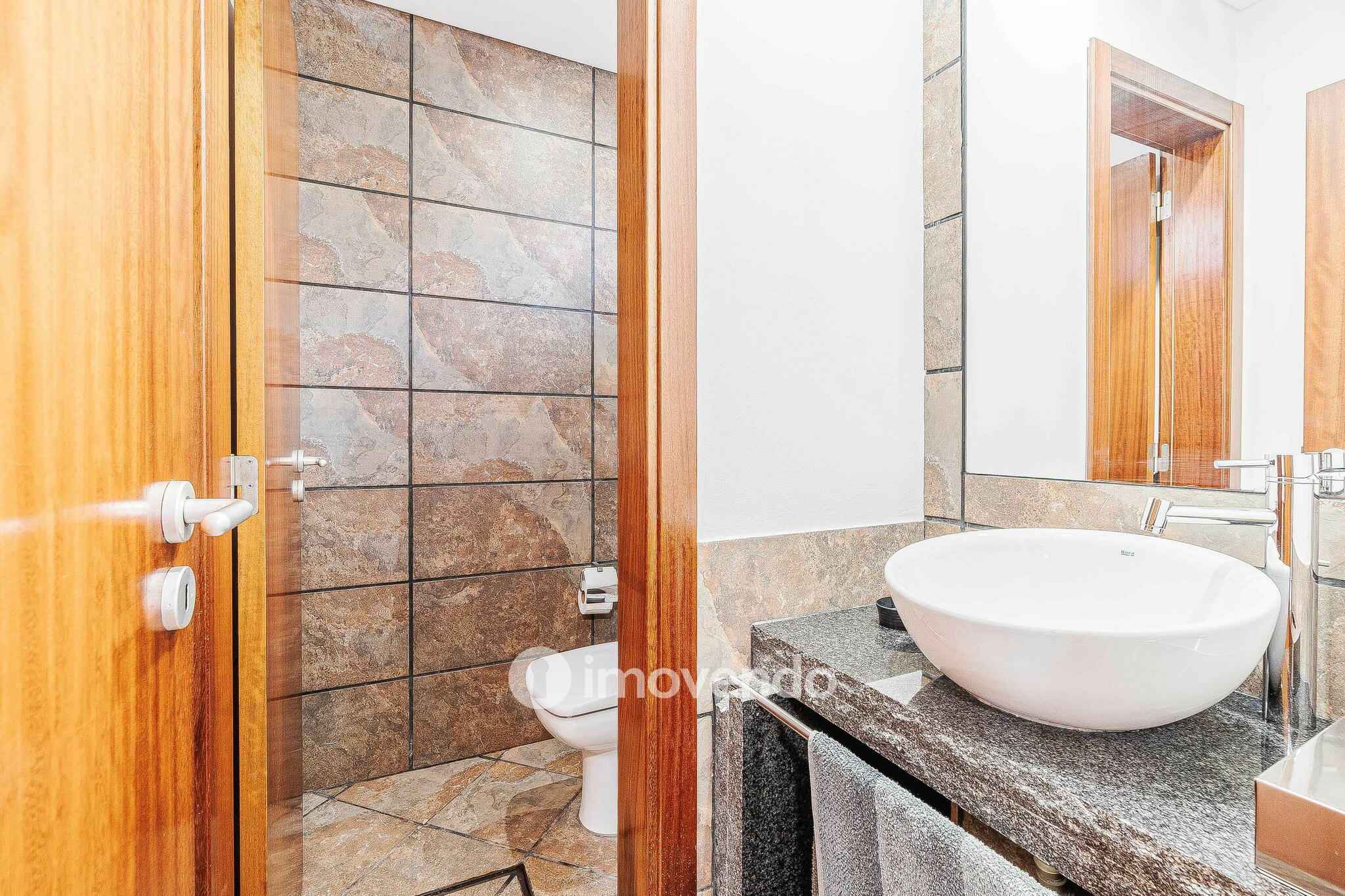 Quinta T3 isolada, com 14.500m² de terreno e piscina, em Loures