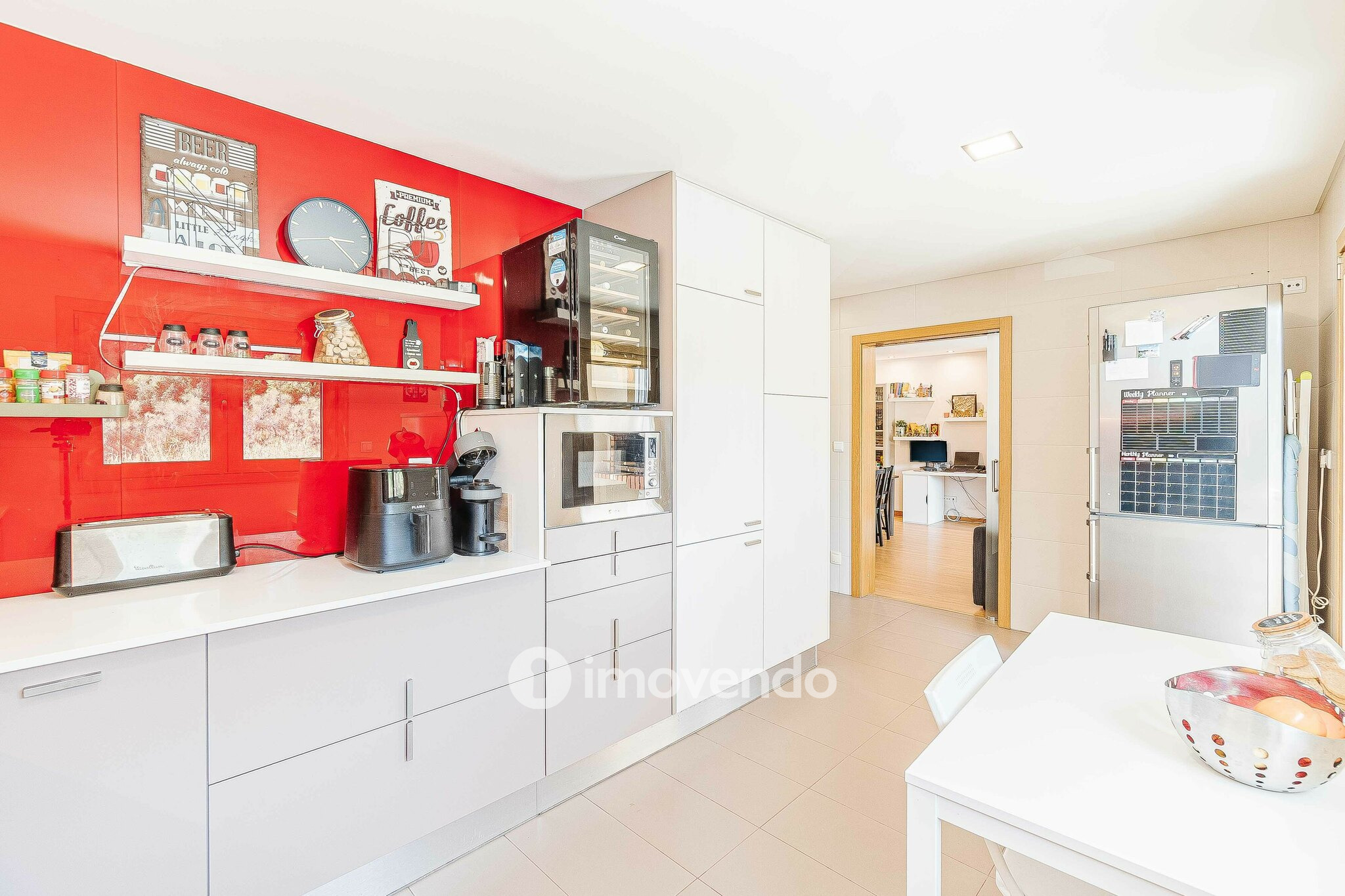 Apartamento T3 com garagem e cozinha equipada, em Alverca