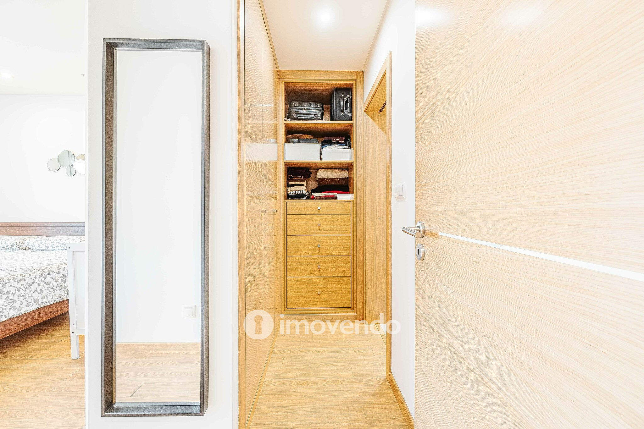 Apartamento T3 com garagem e cozinha equipada, em Alverca