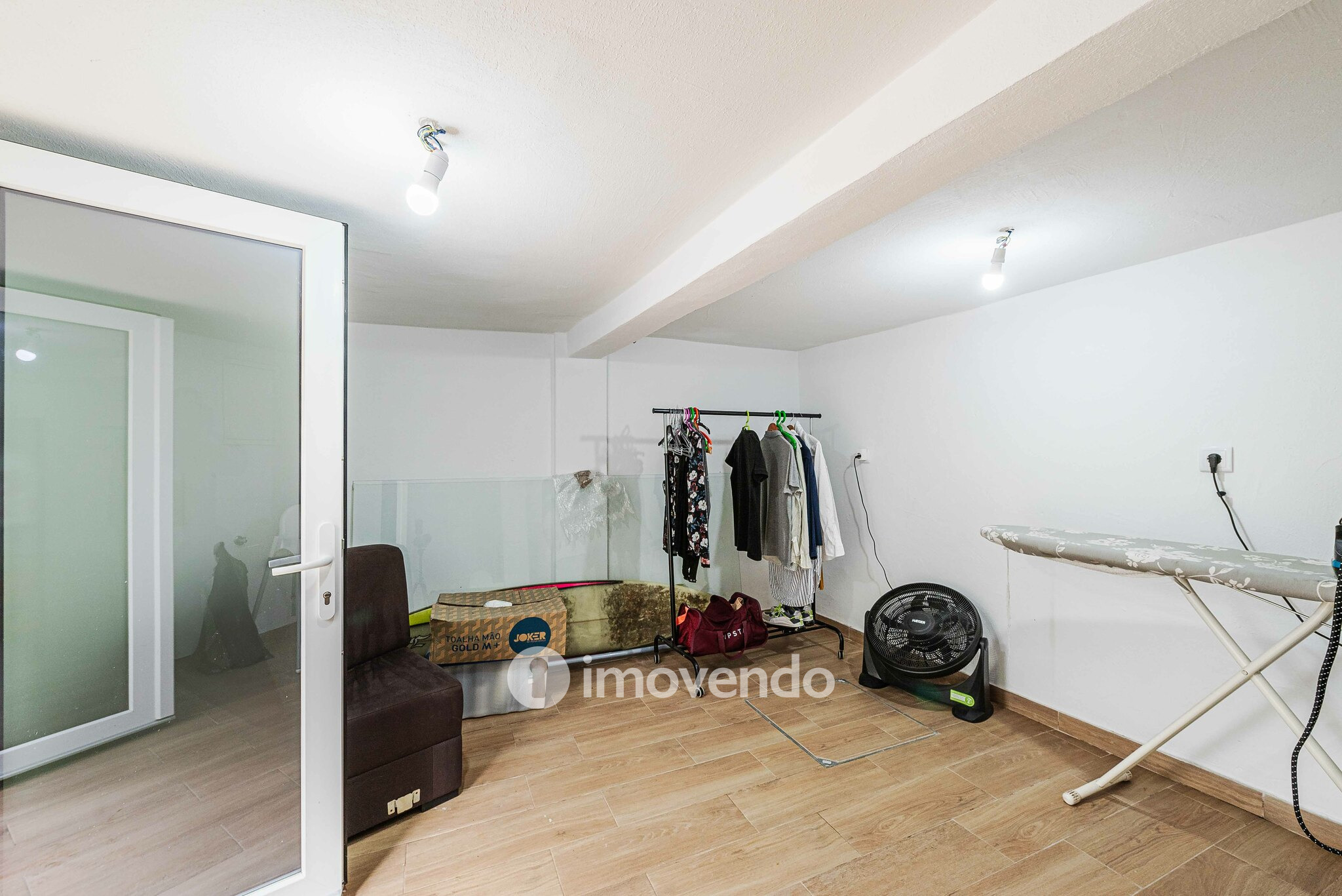 Apartamento T2 remodelado, com pátio e cozinha equipada, em Lisboa