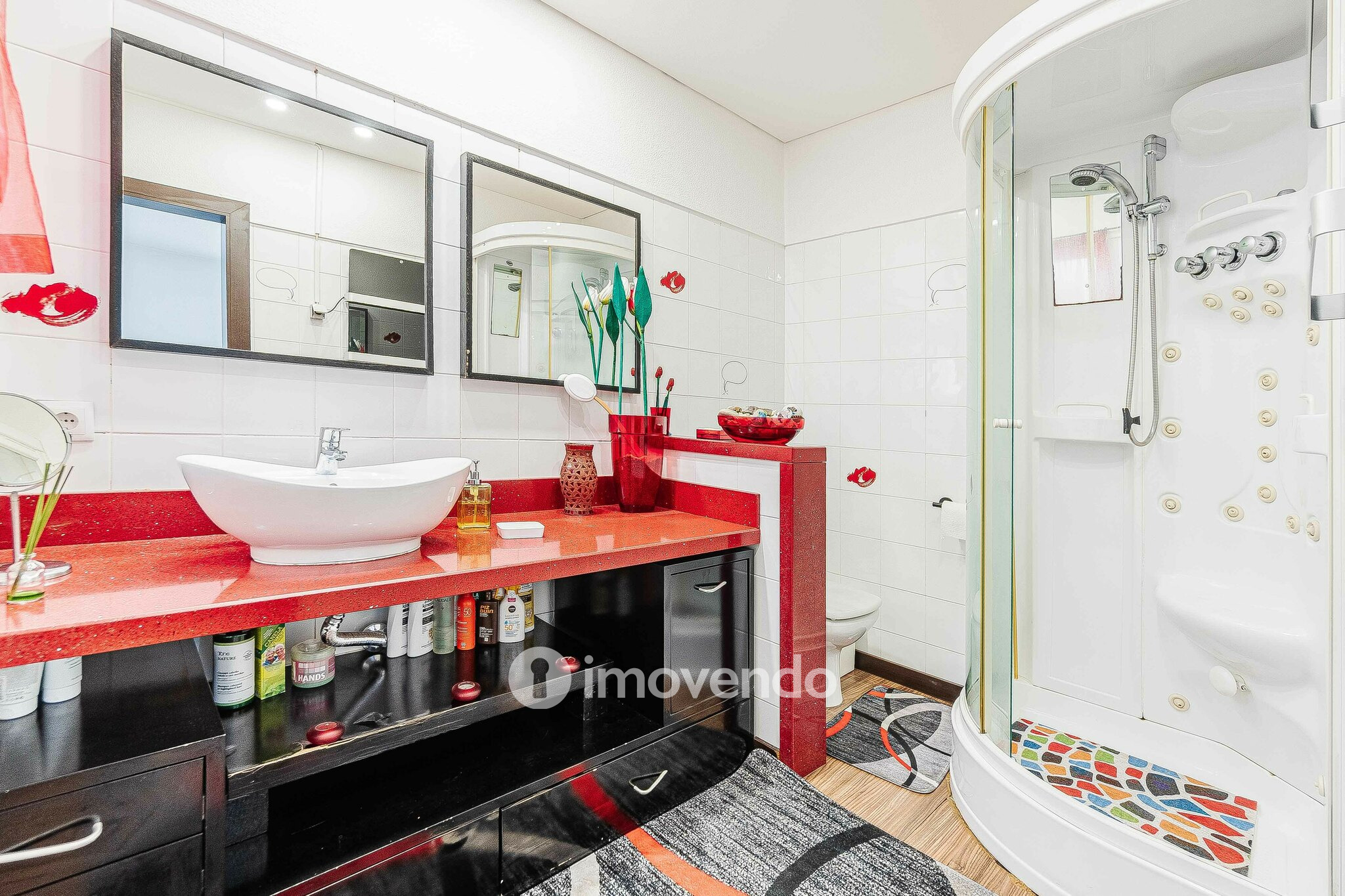 Quinta T3 isolada, com 14.500m² de terreno e piscina, em Loures