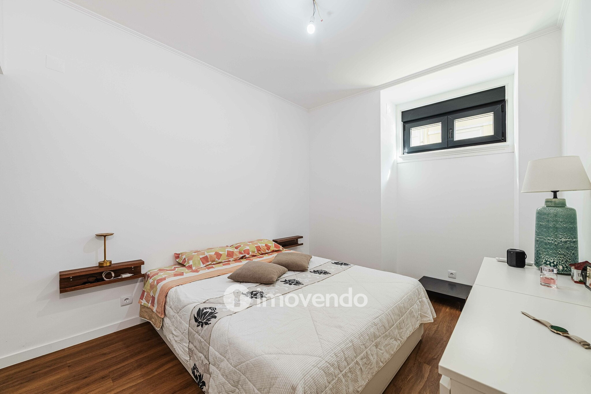 Apartamento T2 remodelado, com pátio e cozinha equipada, em Lisboa