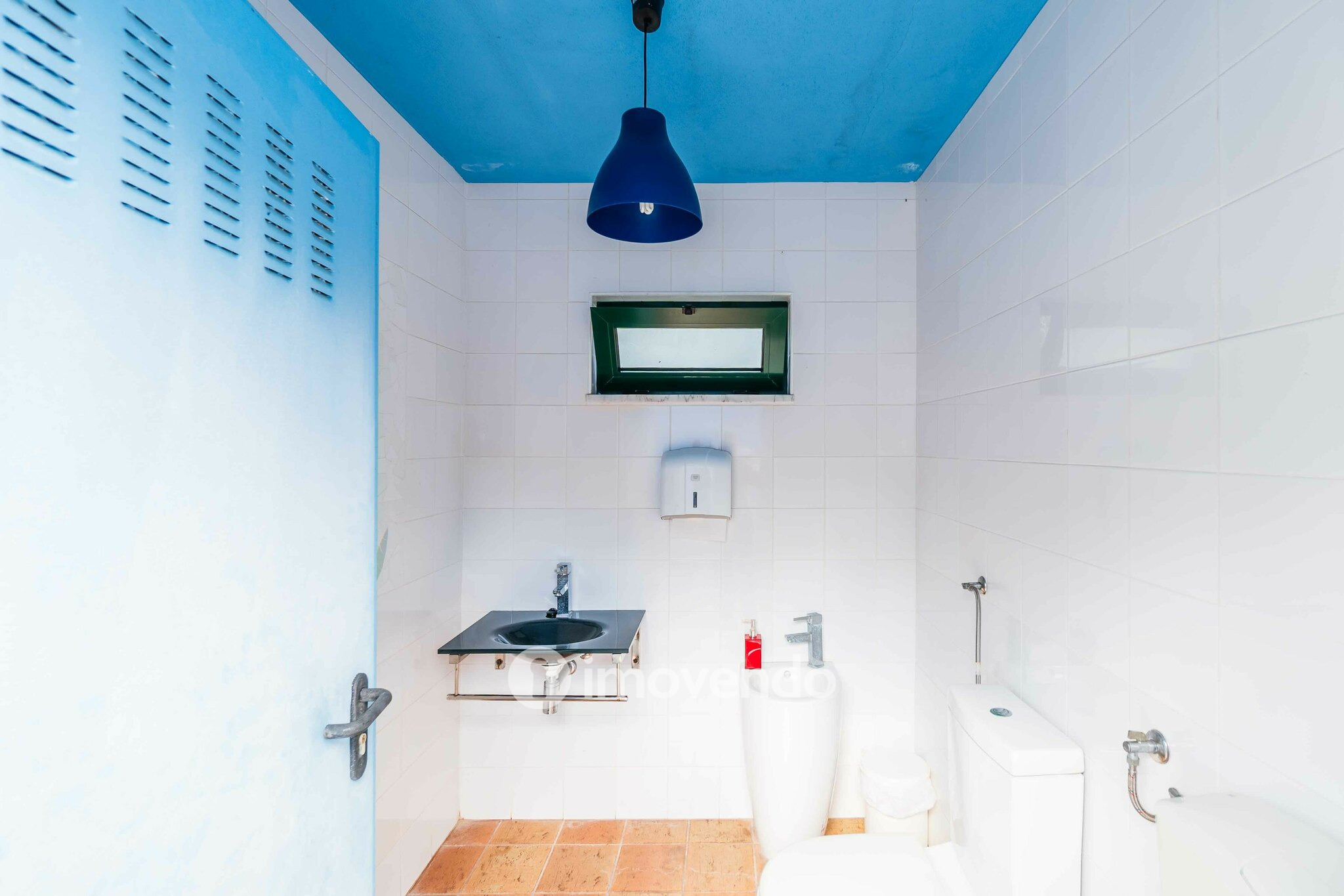 Quinta T3 isolada, com 14.500m² de terreno e piscina, em Loures