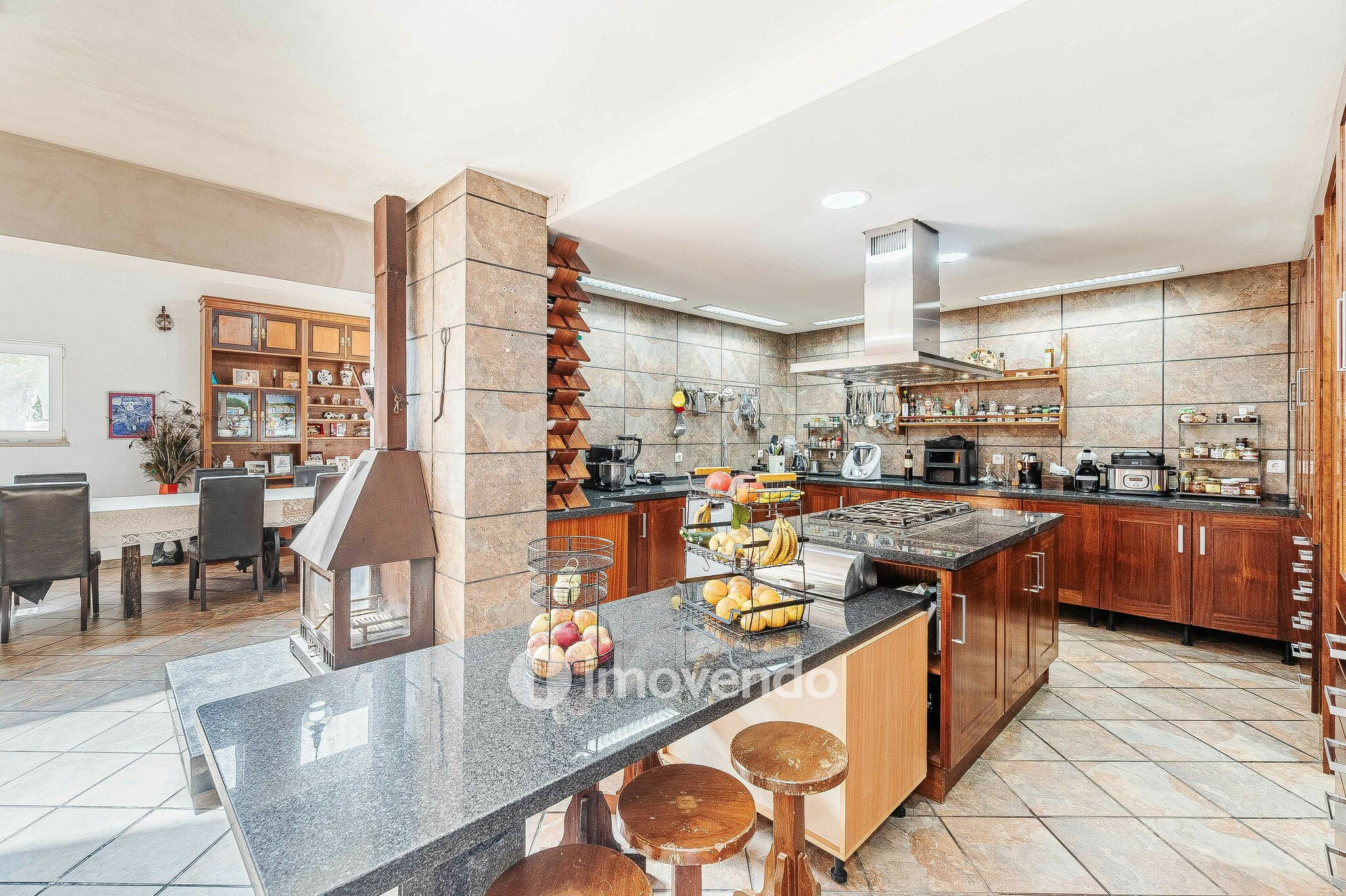 Quinta T3 isolada, com 14.500m² de terreno e piscina, em Loures