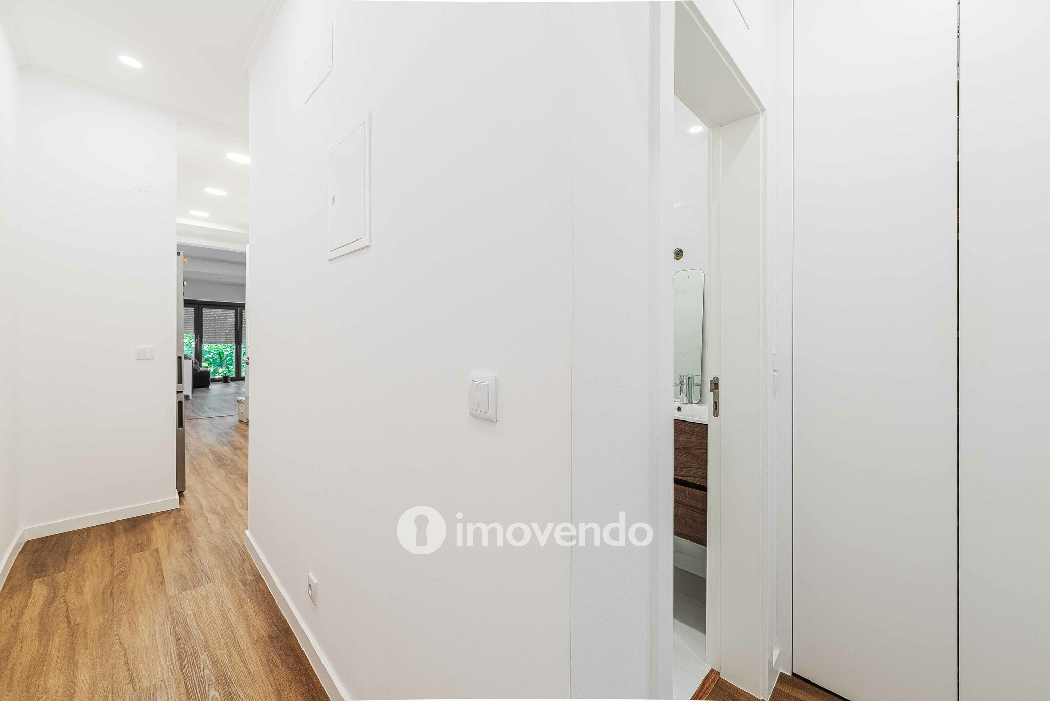 Apartamento T2 remodelado, com pátio e cozinha equipada, em Lisboa