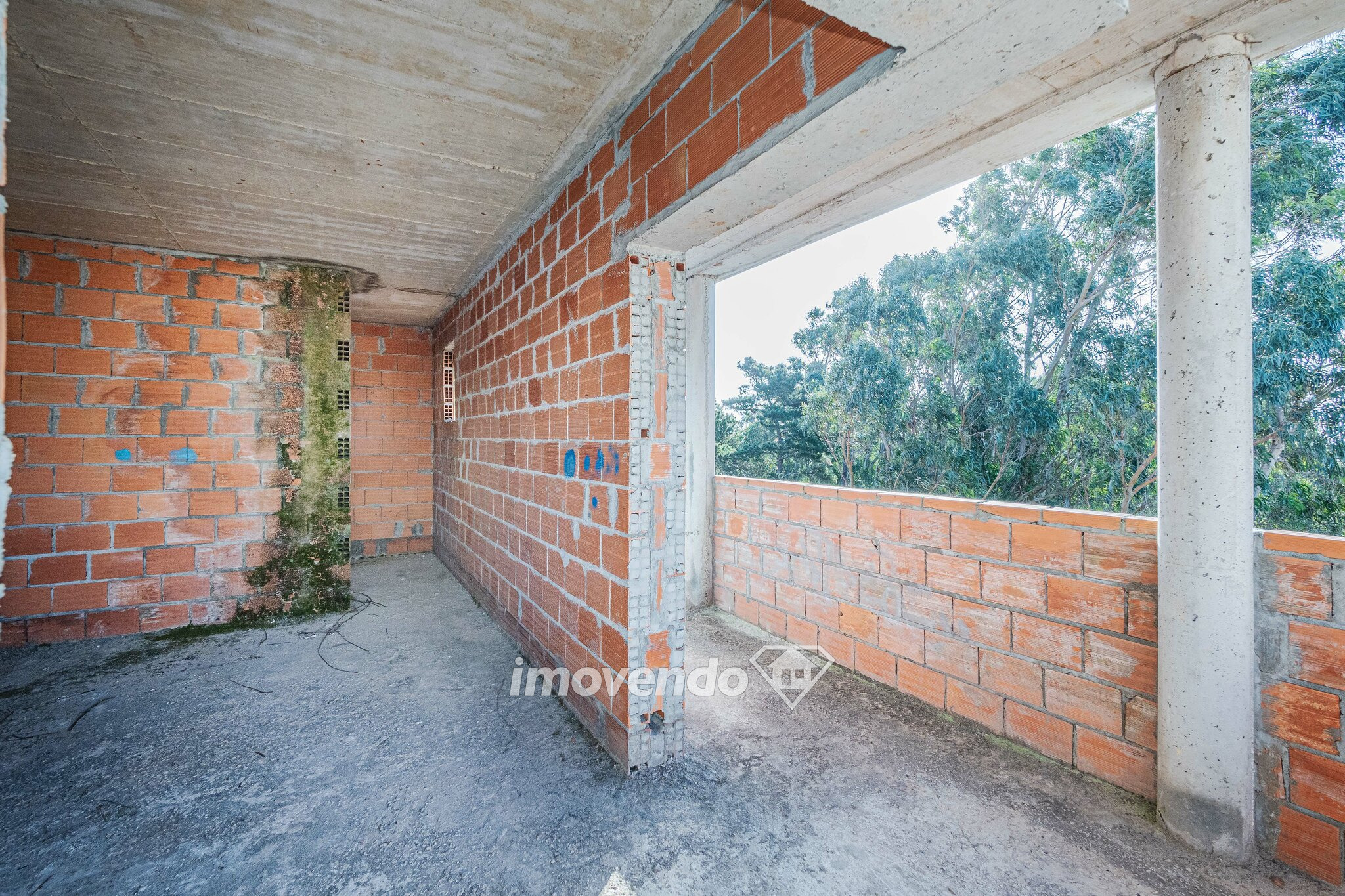 Terreno Urbano com 808m2, próximo do Tagus Park e Fábrica da Pólvora