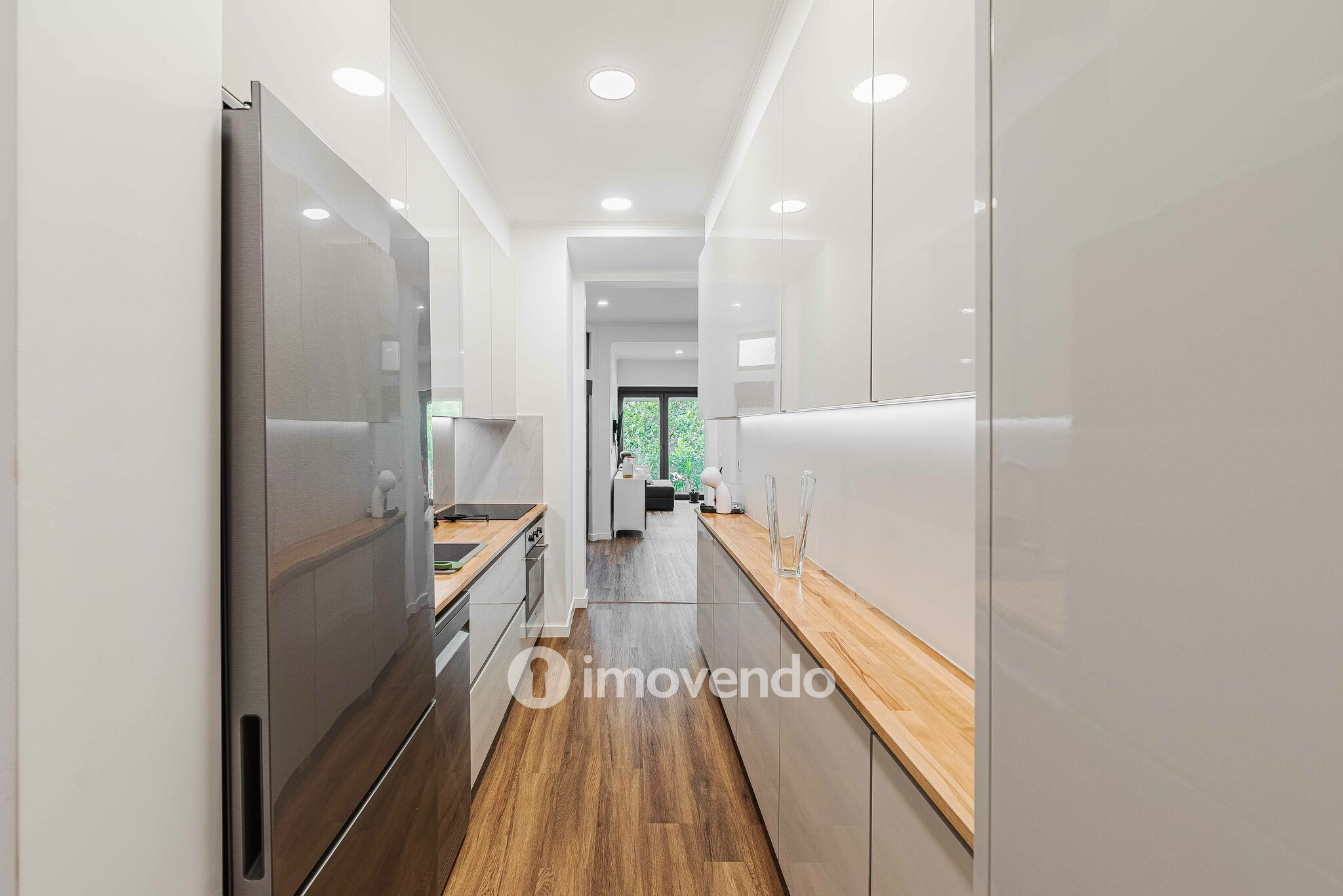 Apartamento T2 remodelado, com pátio e cozinha equipada, em Lisboa