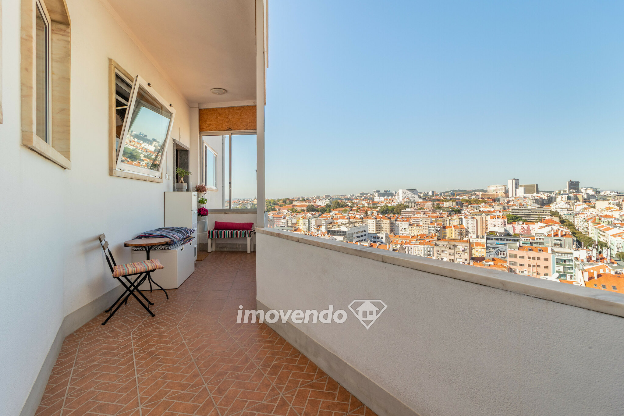 Apartamento T2 remodelado, com parqueamento e vistas únicas, em Lisboa