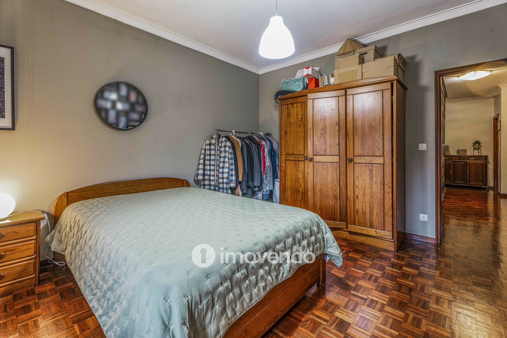 Moradia T4 com áreas amplas, garagem e jardim, na Maia