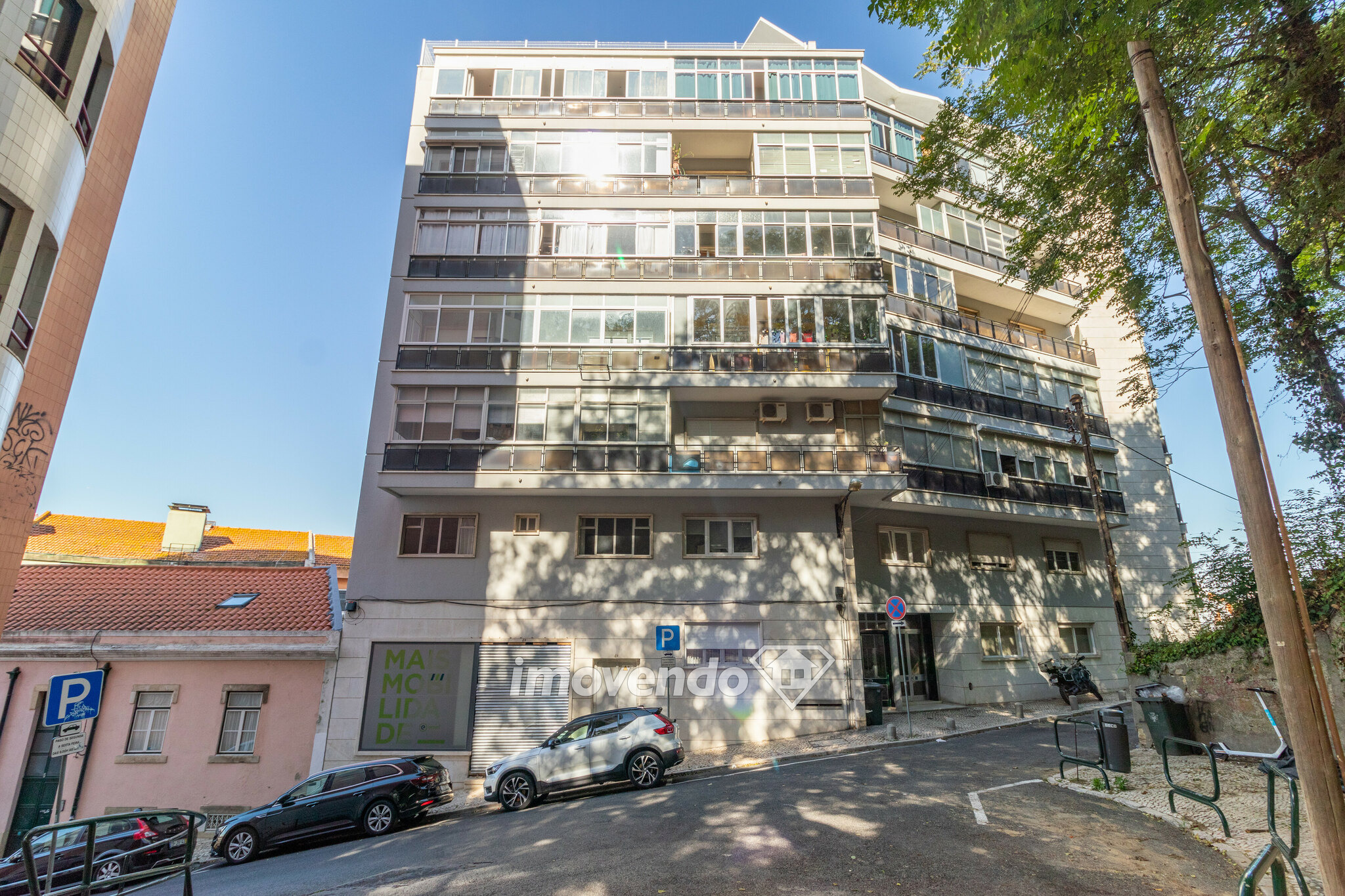Apartamento T2 remodelado, com parqueamento e vistas únicas, em Lisboa