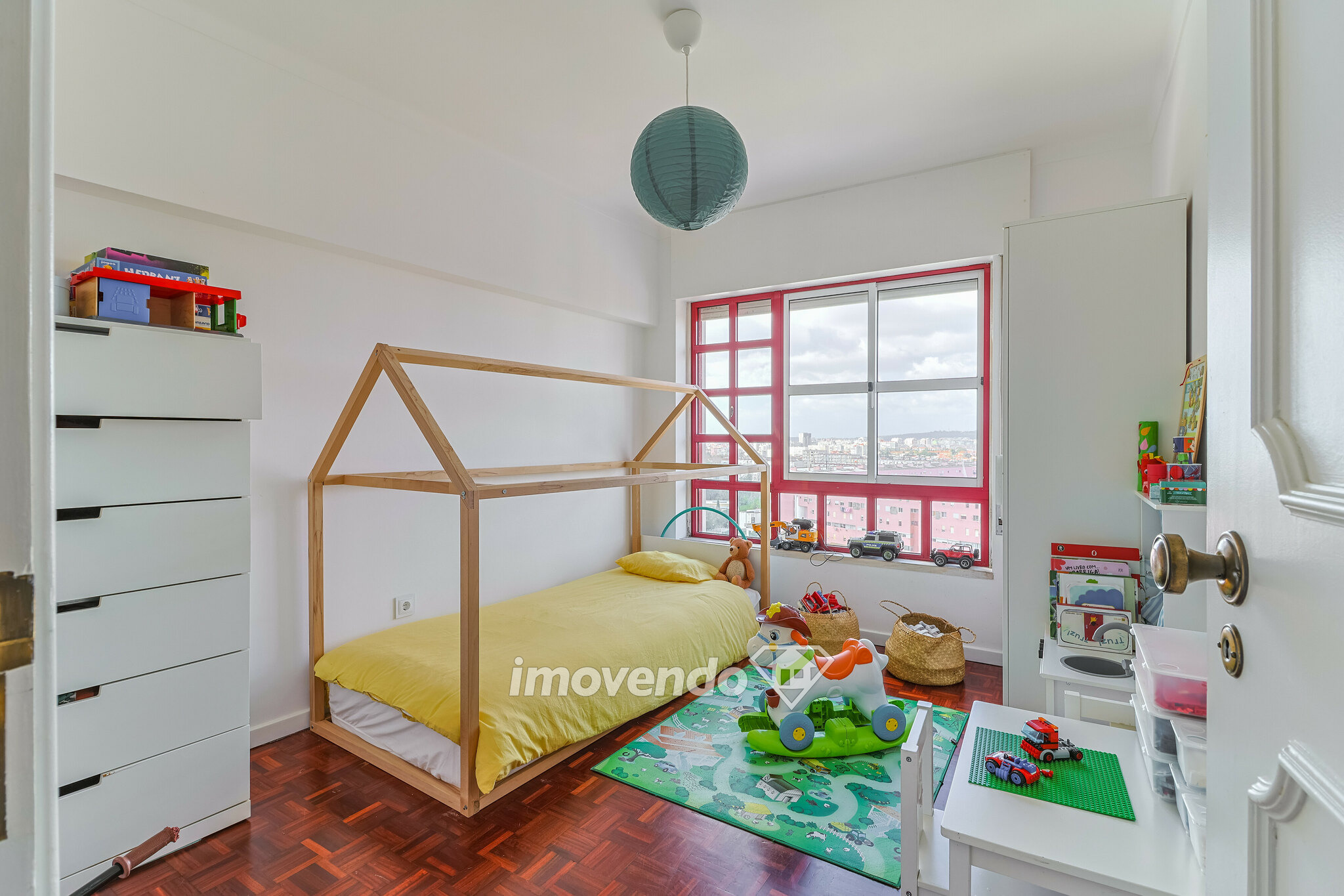 Apartamento T3 remodelado, com vistas sobre o Rio Tejo, em Marvila