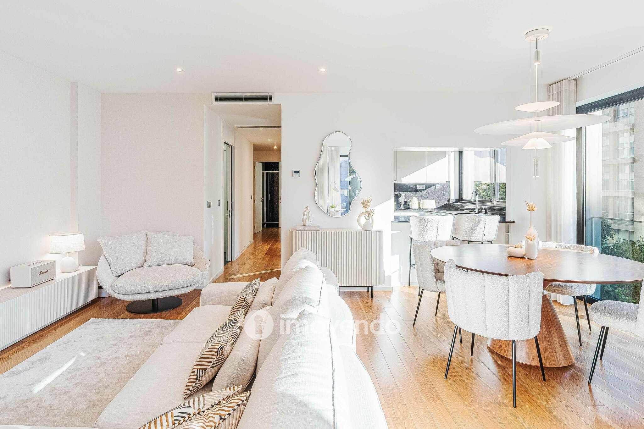 Apartamento T2 de luxo, com estacionamento, nas Avenidas Novas