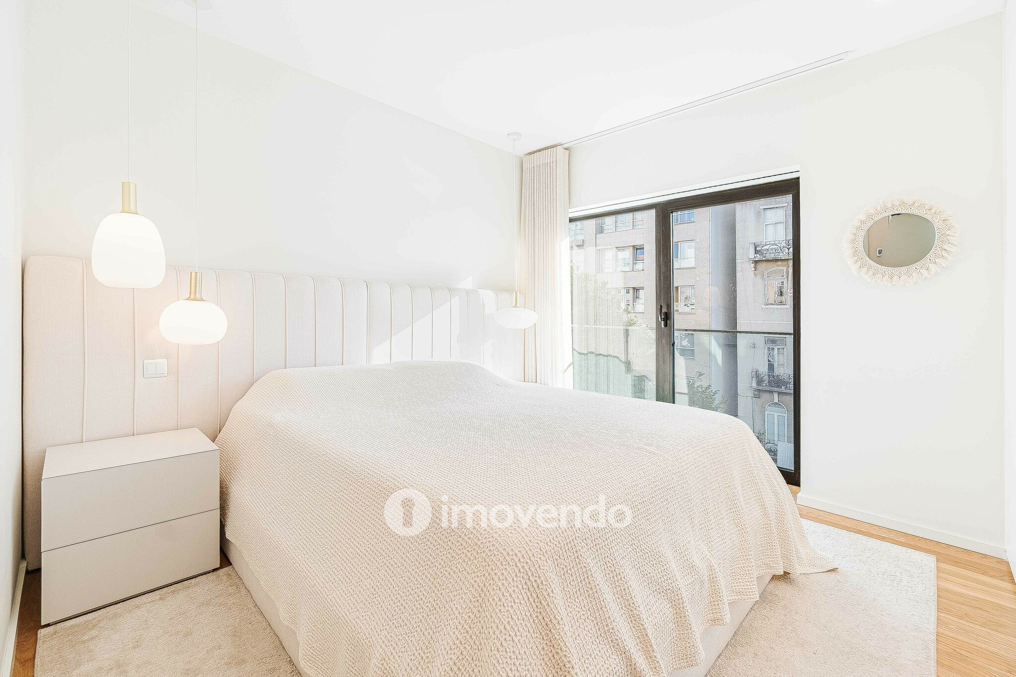 Apartamento T2 de luxo, com estacionamento, nas Avenidas Novas