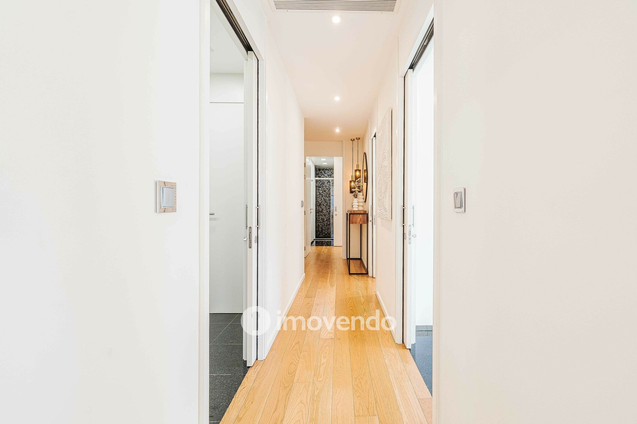 Apartamento T2 de luxo, com estacionamento, nas Avenidas Novas