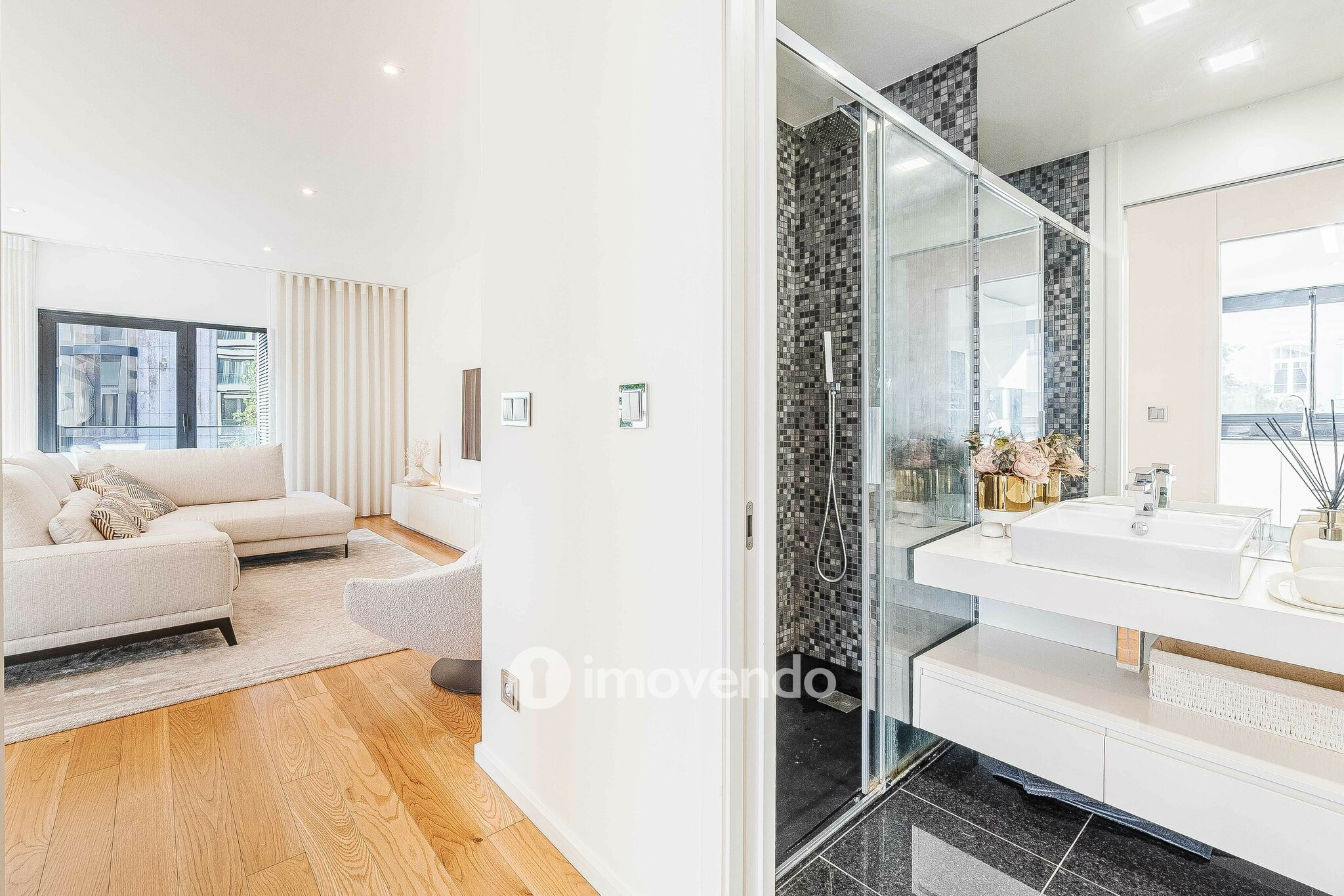 Apartamento T2 de luxo, com estacionamento, nas Avenidas Novas