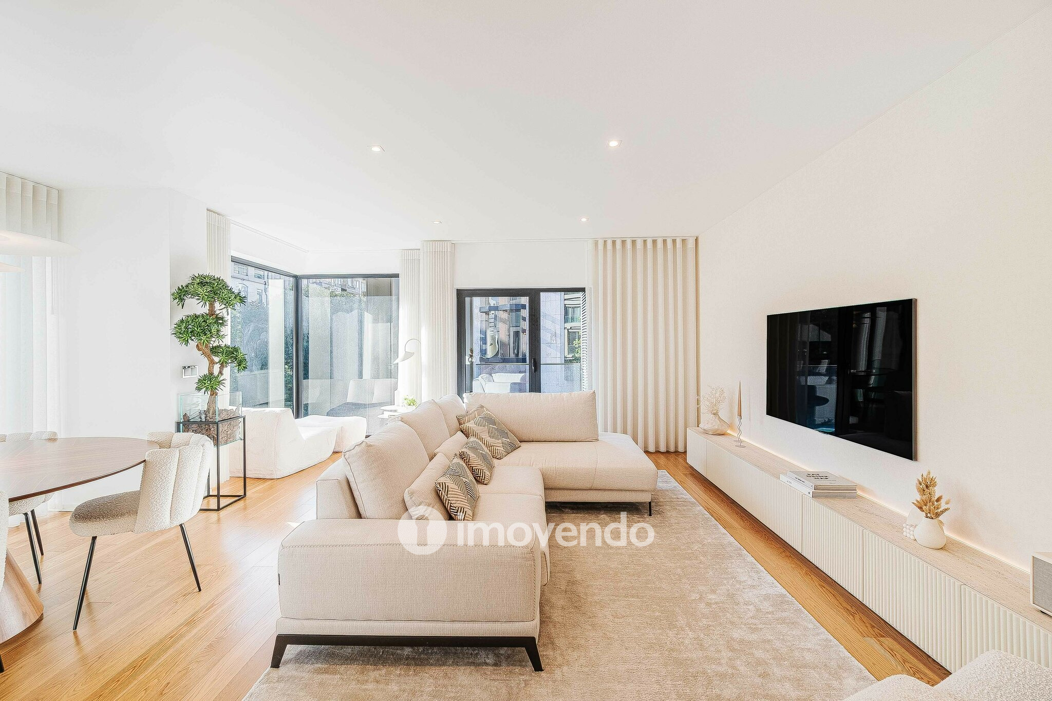 Apartamento T2 de luxo, com estacionamento, nas Avenidas Novas