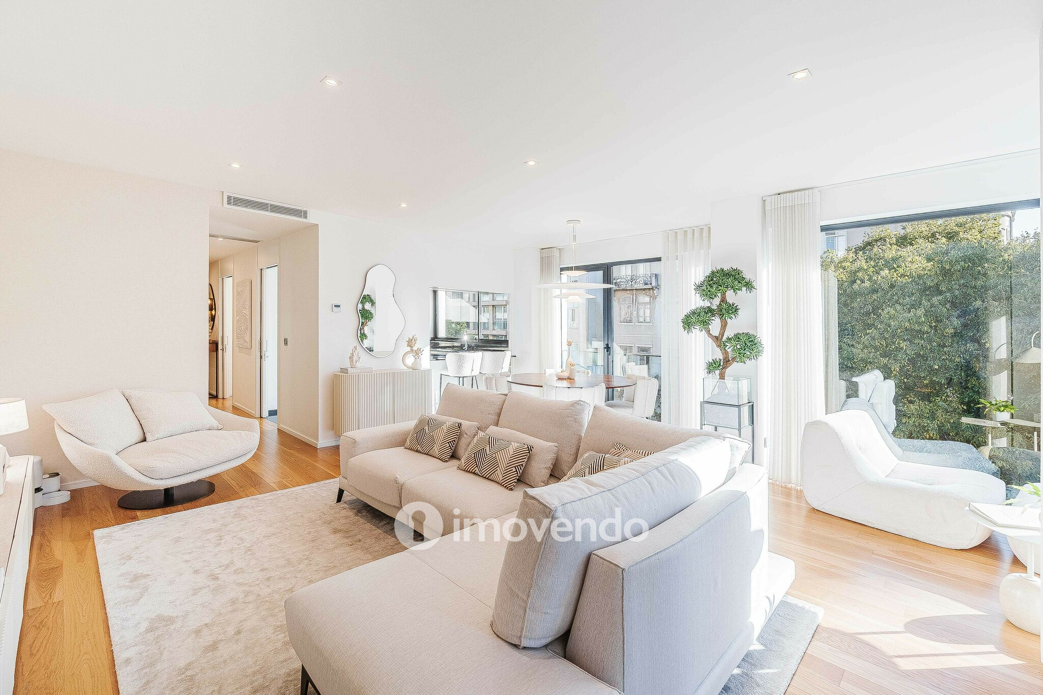 Apartamento T2 de luxo, com estacionamento, nas Avenidas Novas