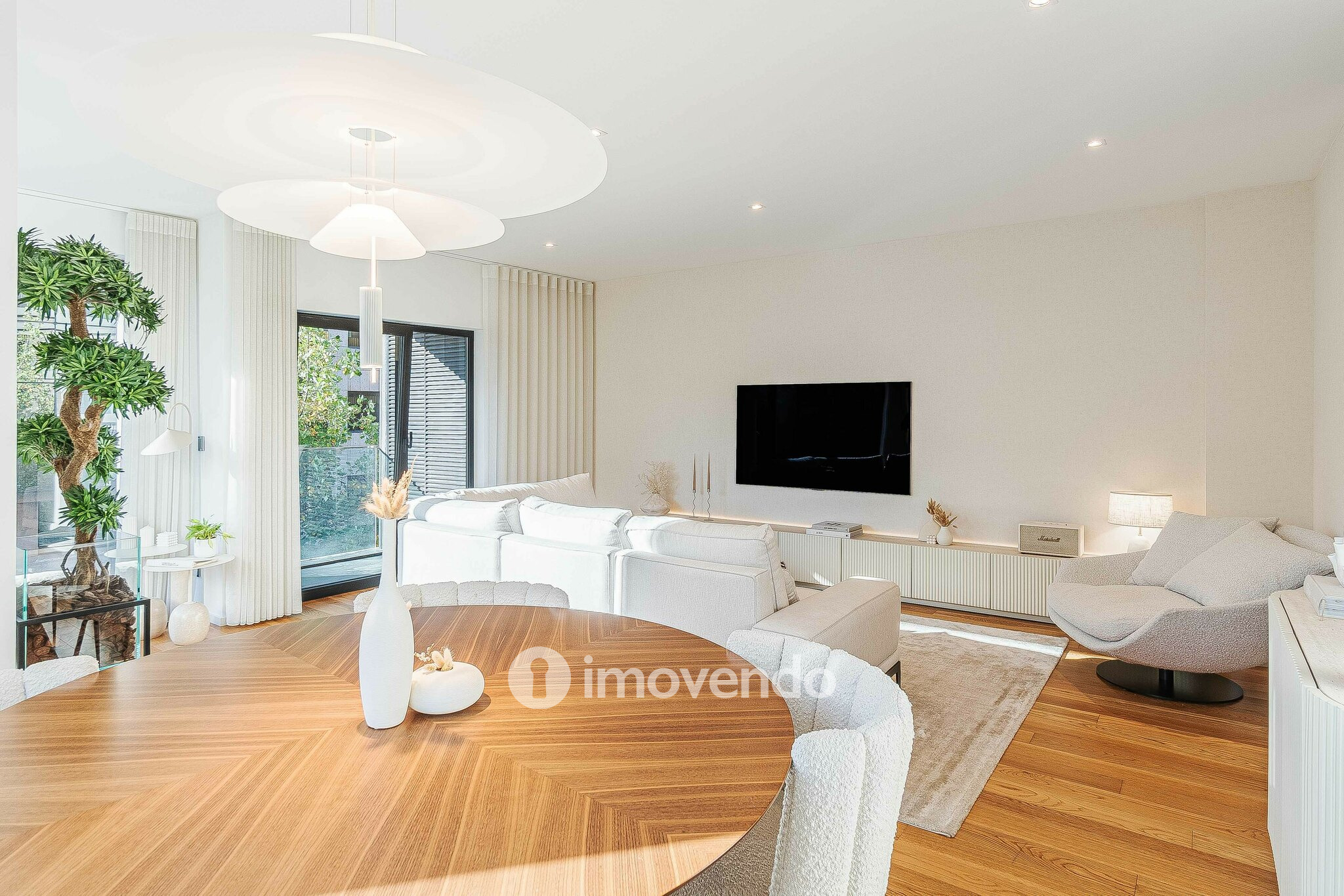 Apartamento T2 de luxo, com estacionamento, nas Avenidas Novas