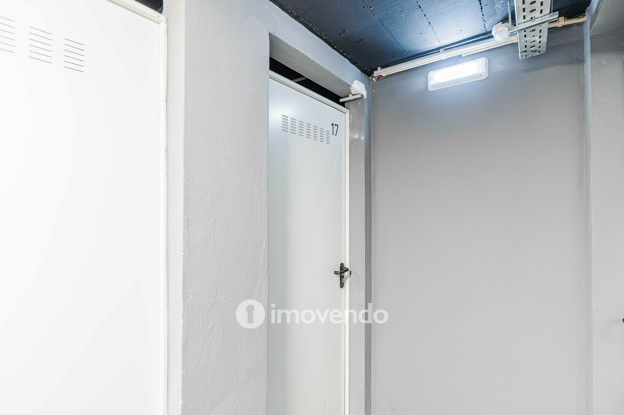 Apartamento T2 de luxo, com estacionamento, nas Avenidas Novas
