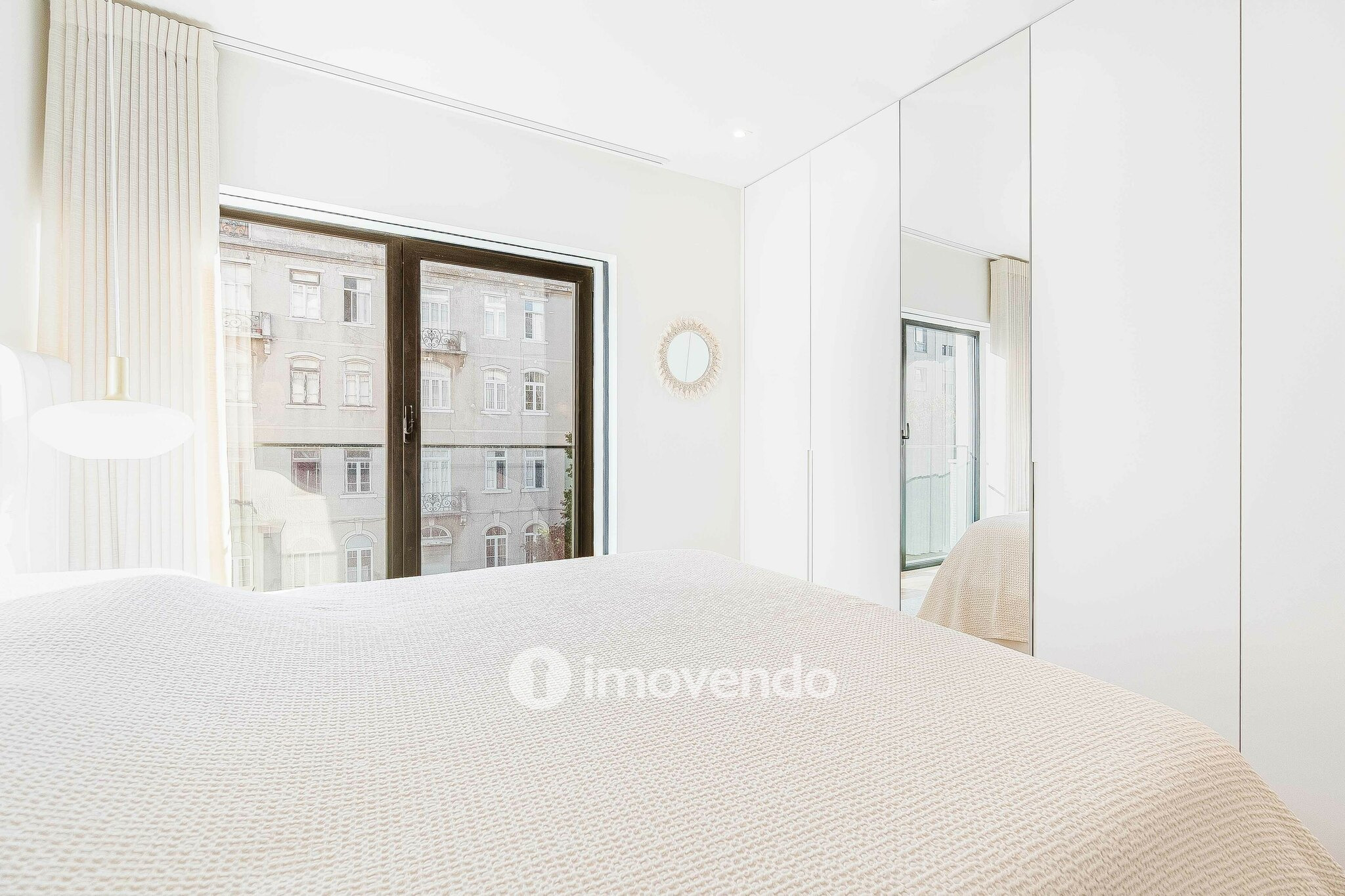 Apartamento T2 de luxo, com estacionamento, nas Avenidas Novas