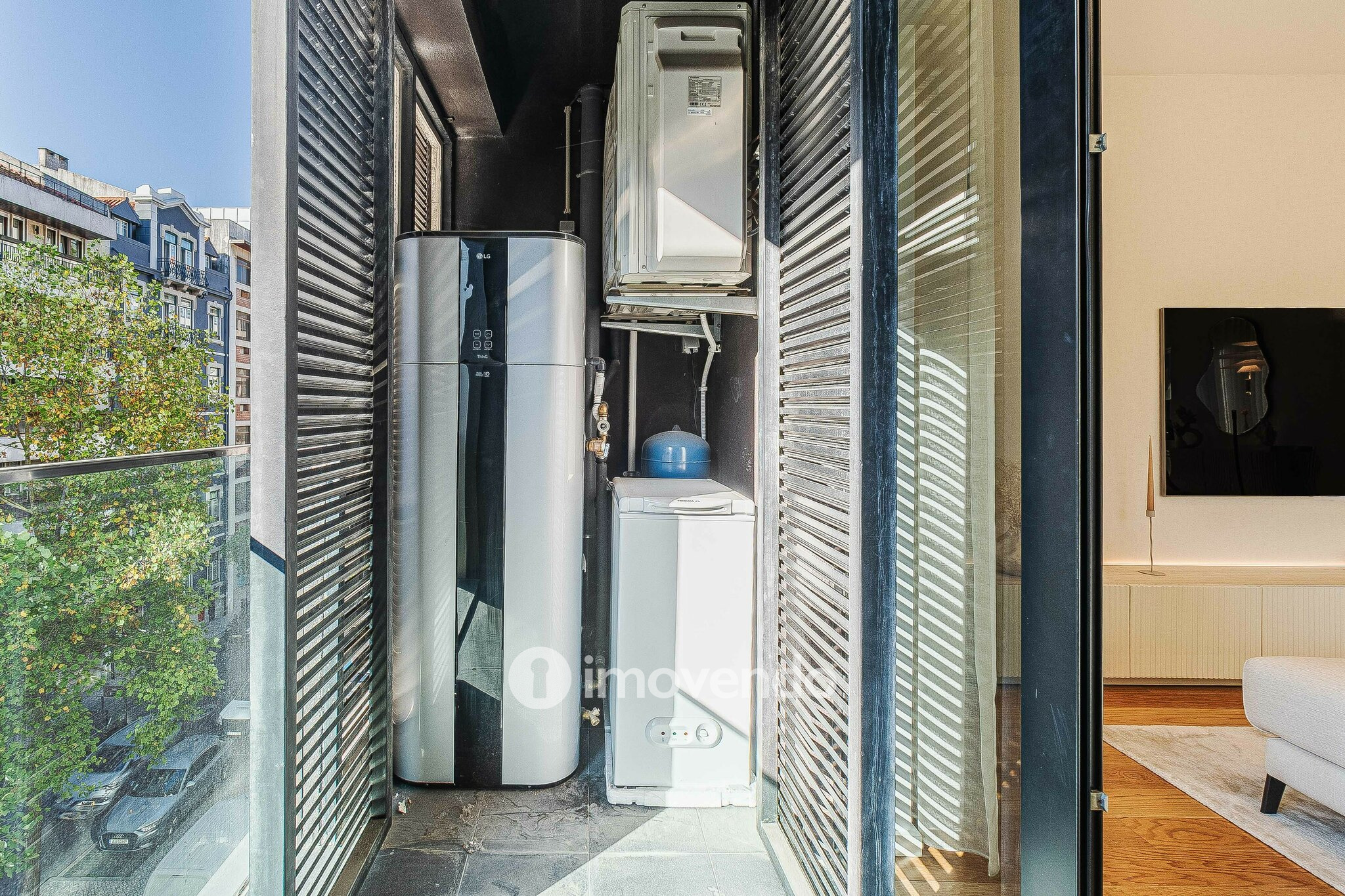 Apartamento T2 de luxo, com estacionamento, nas Avenidas Novas