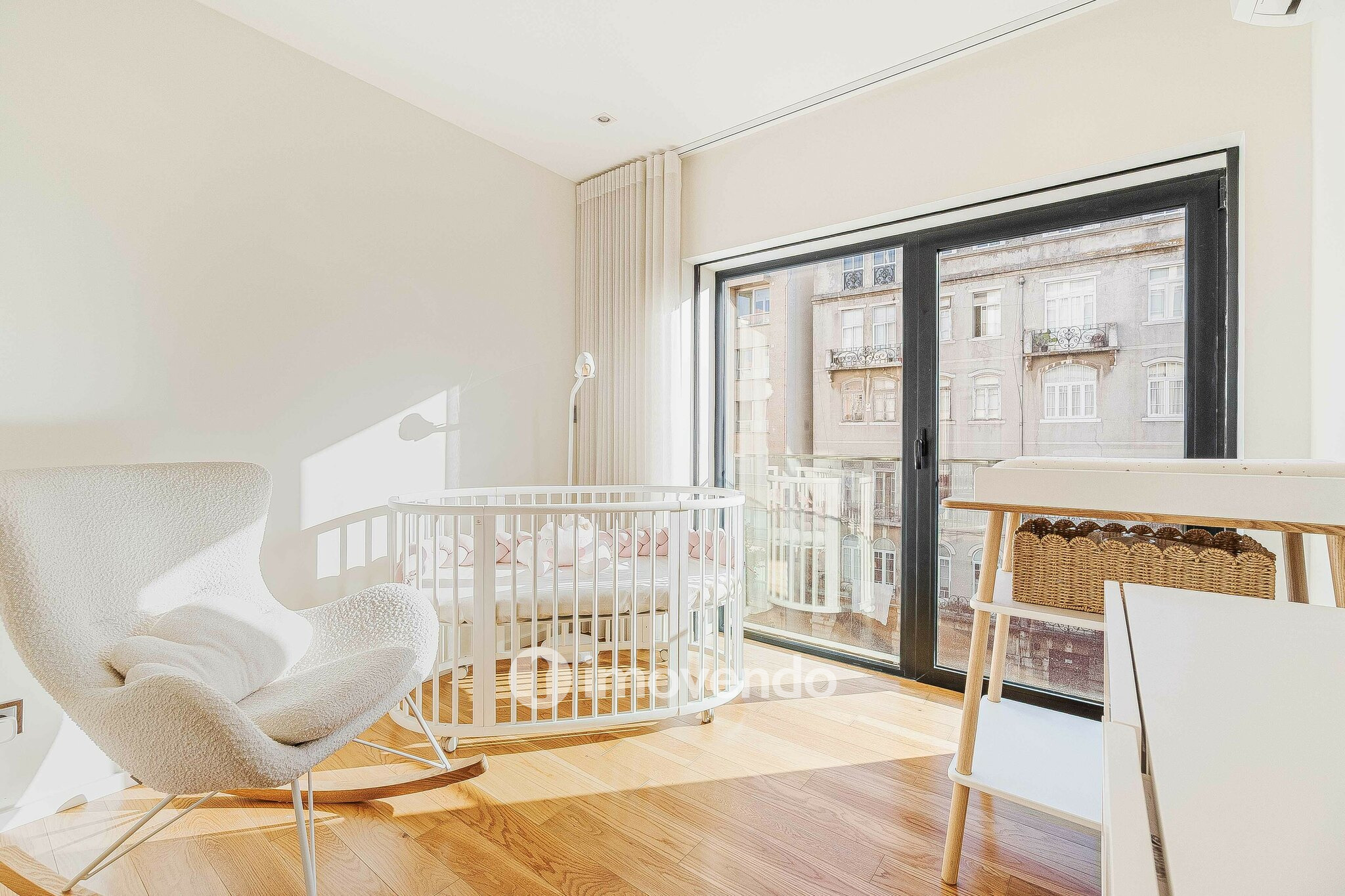 Apartamento T2 de luxo, com estacionamento, nas Avenidas Novas