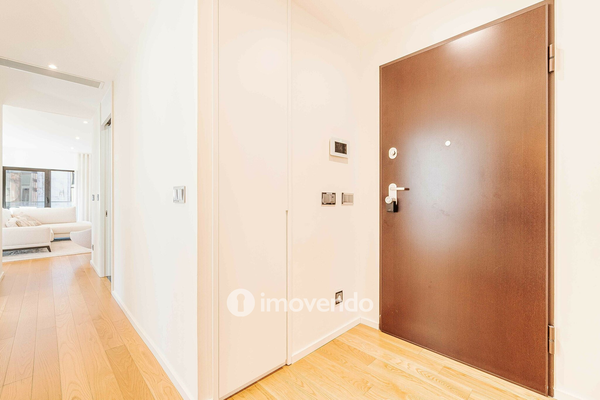 Apartamento T2 de luxo, com estacionamento, nas Avenidas Novas