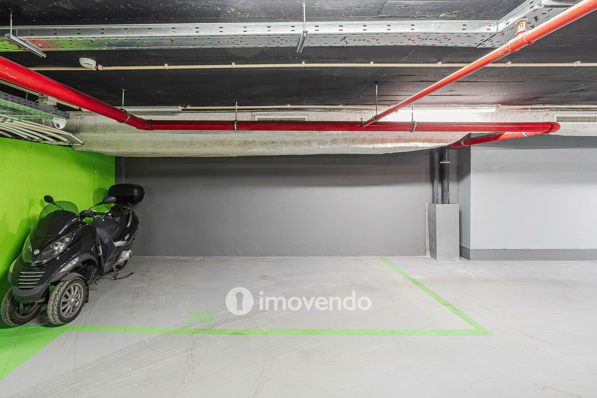 Apartamento T2 de luxo, com estacionamento, nas Avenidas Novas