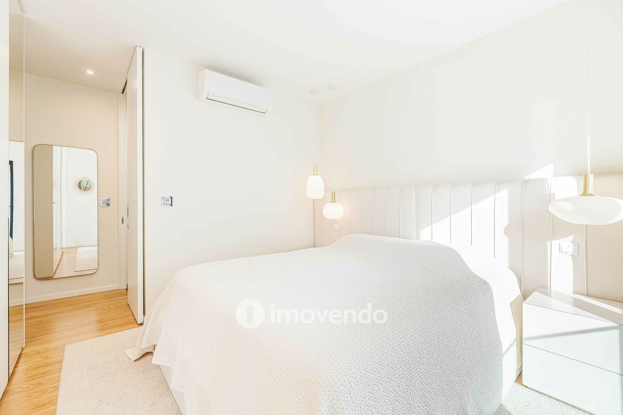 Apartamento T2 de luxo, com estacionamento, nas Avenidas Novas