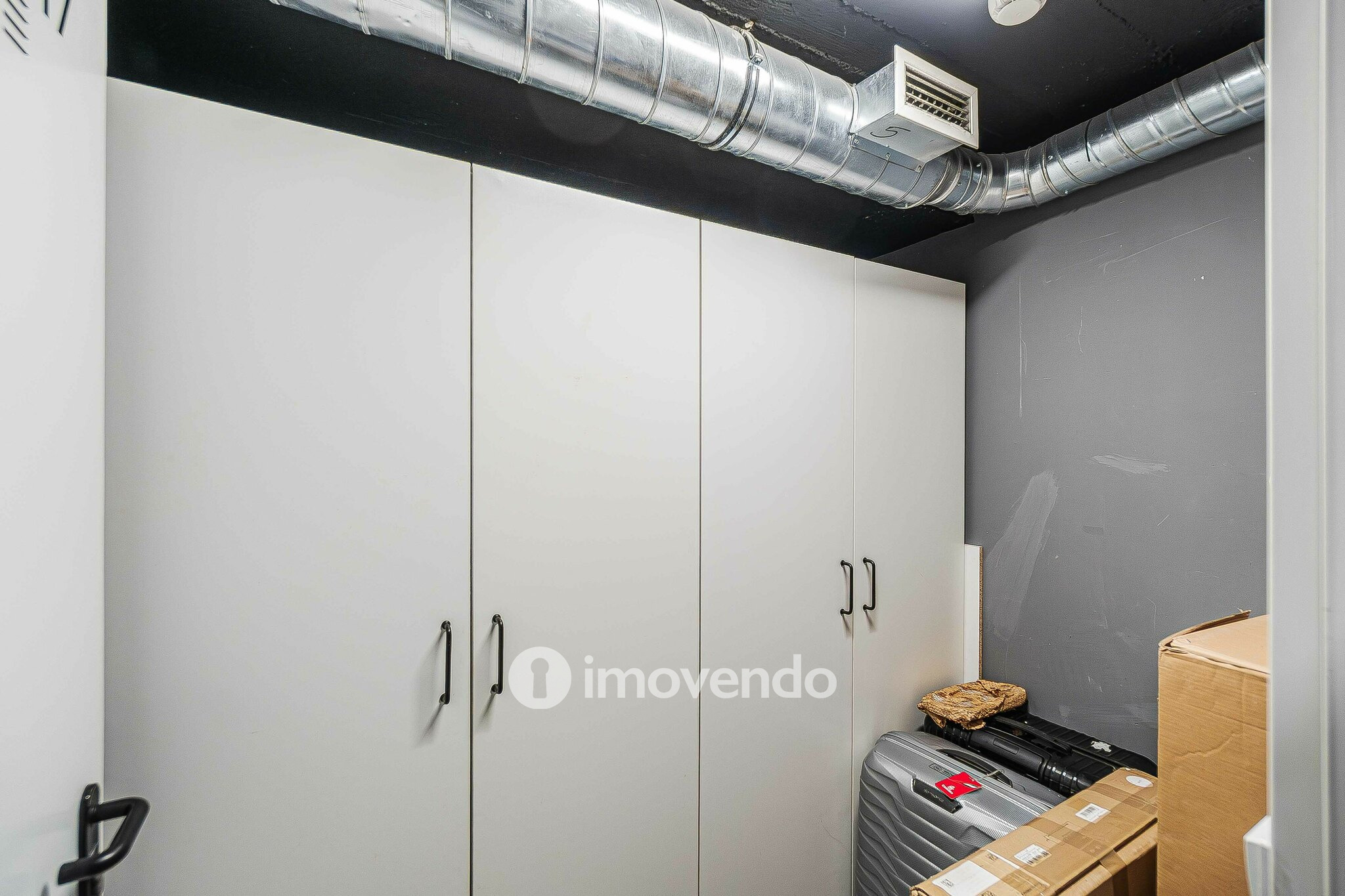 Apartamento T2 de luxo, com estacionamento, nas Avenidas Novas