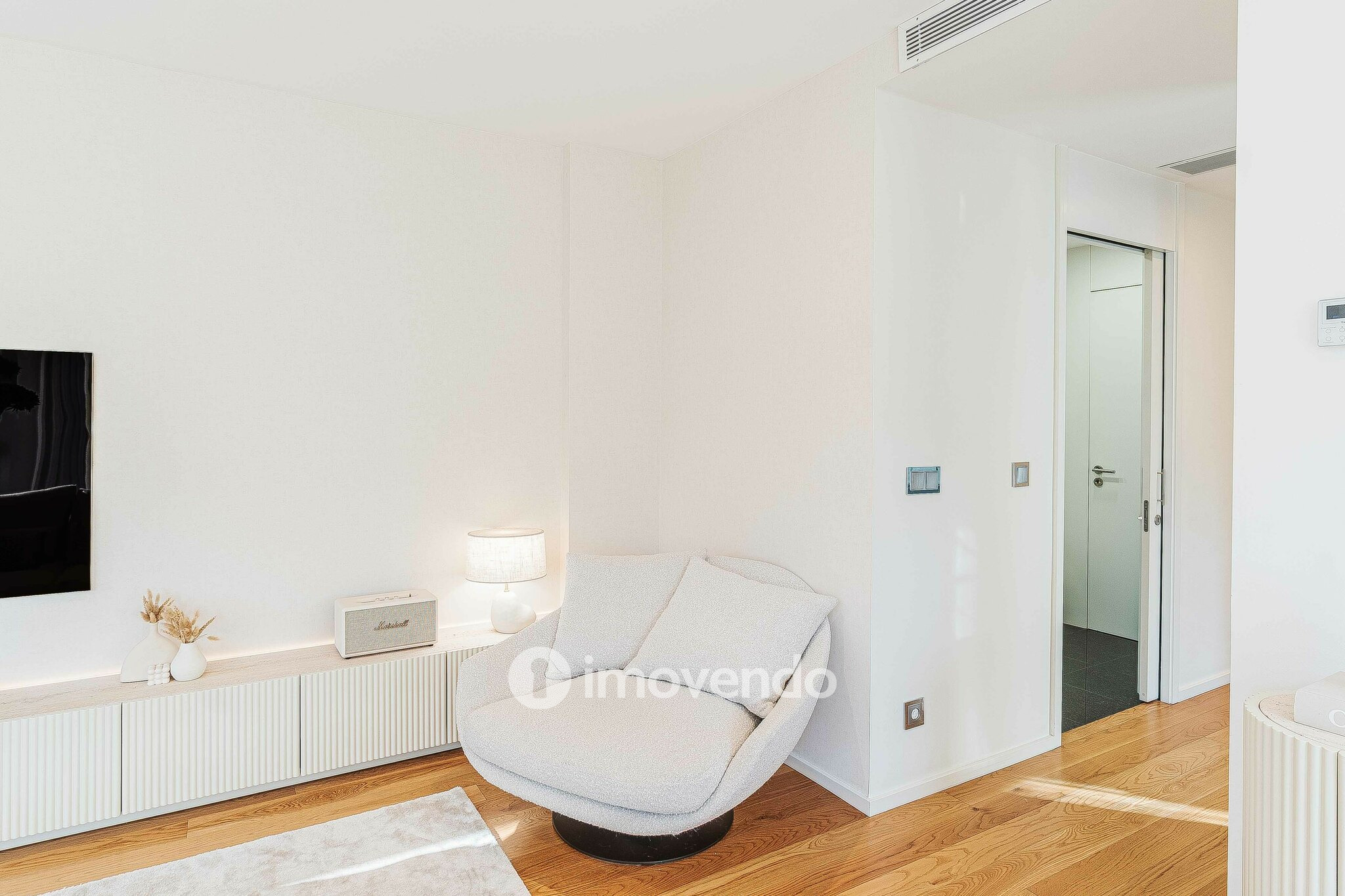 Apartamento T2 de luxo, com estacionamento, nas Avenidas Novas