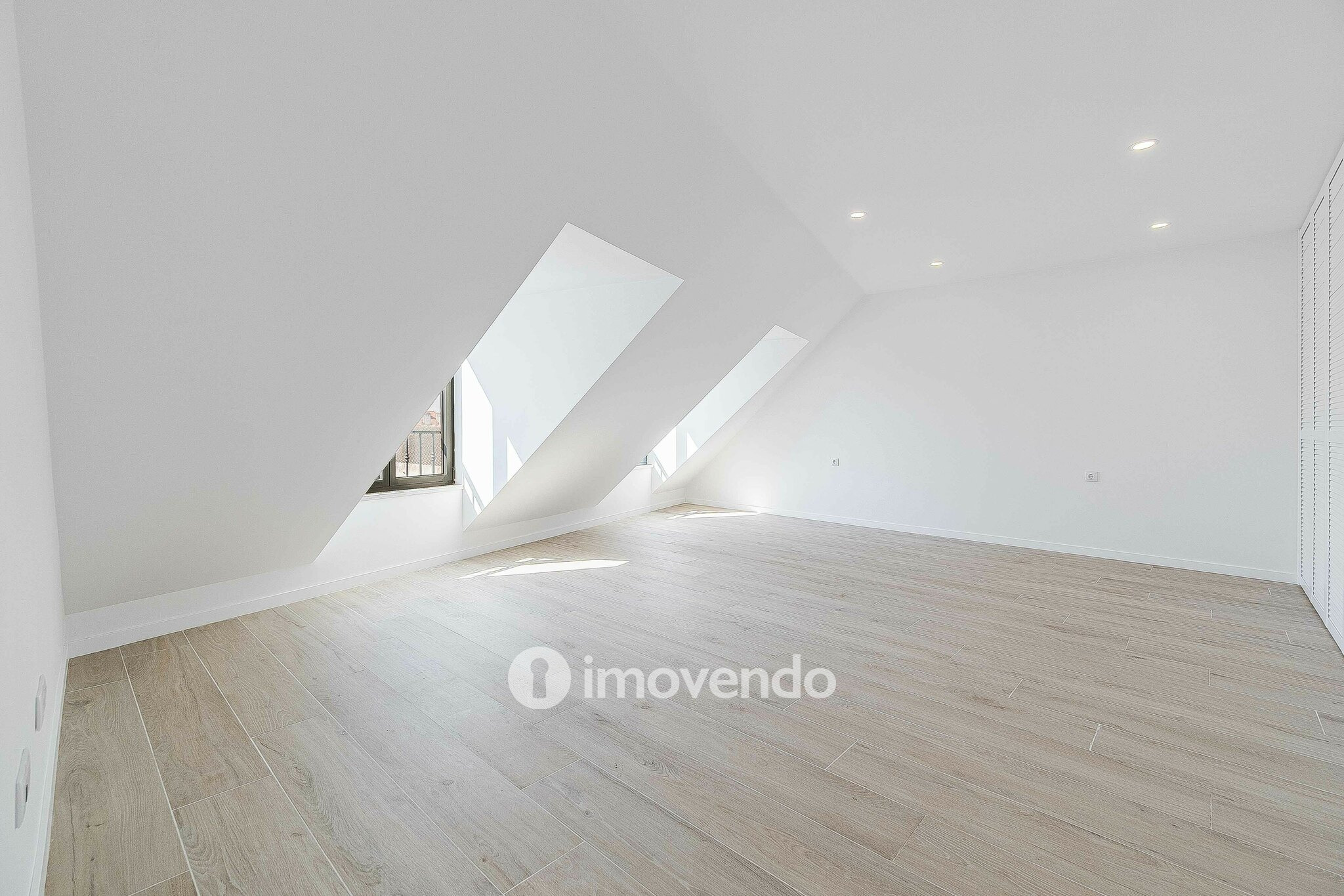 Moradia T2+2 moderna e premium, com garagem, em Alcochete