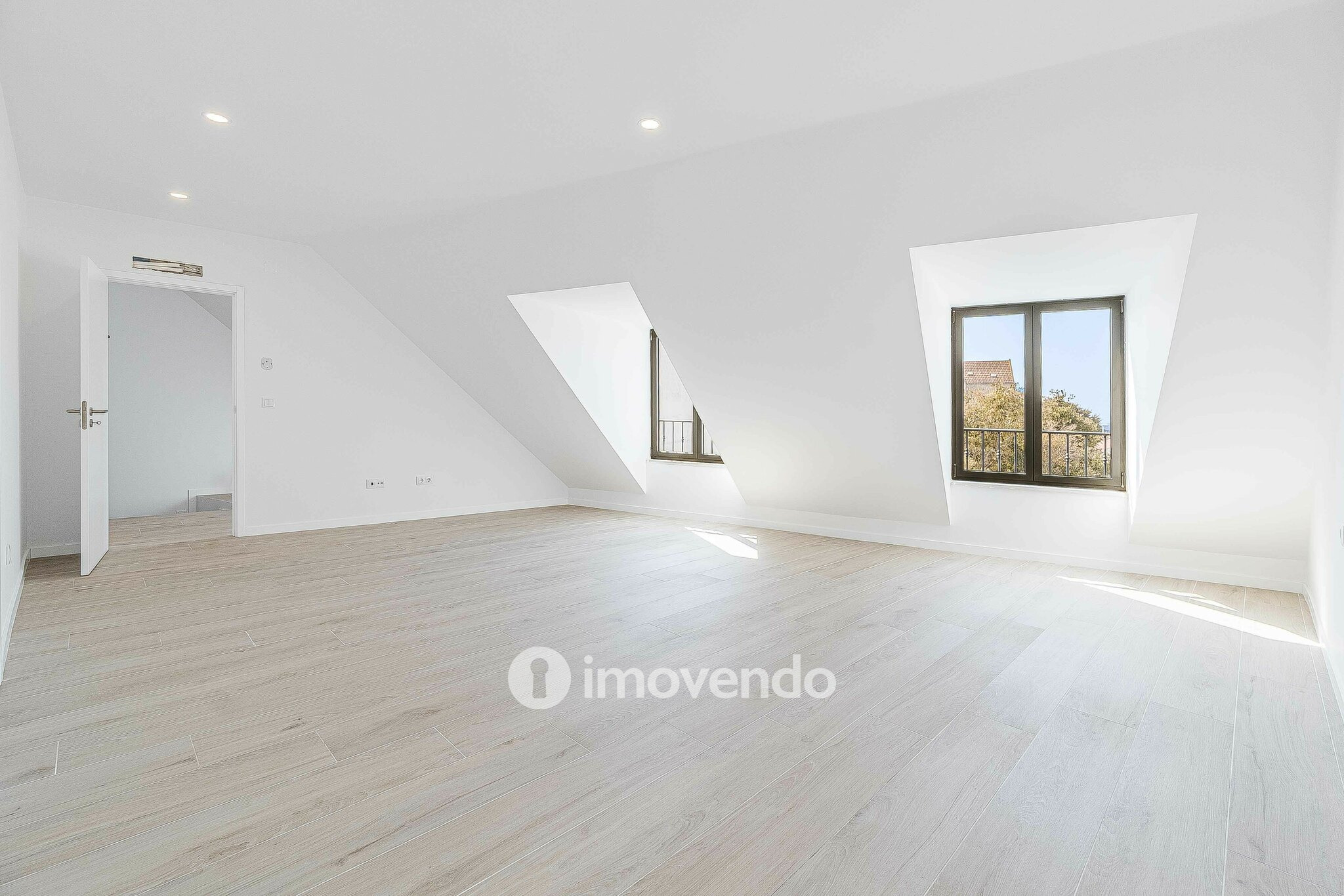 Moradia T2+2 moderna e premium, com garagem, em Alcochete