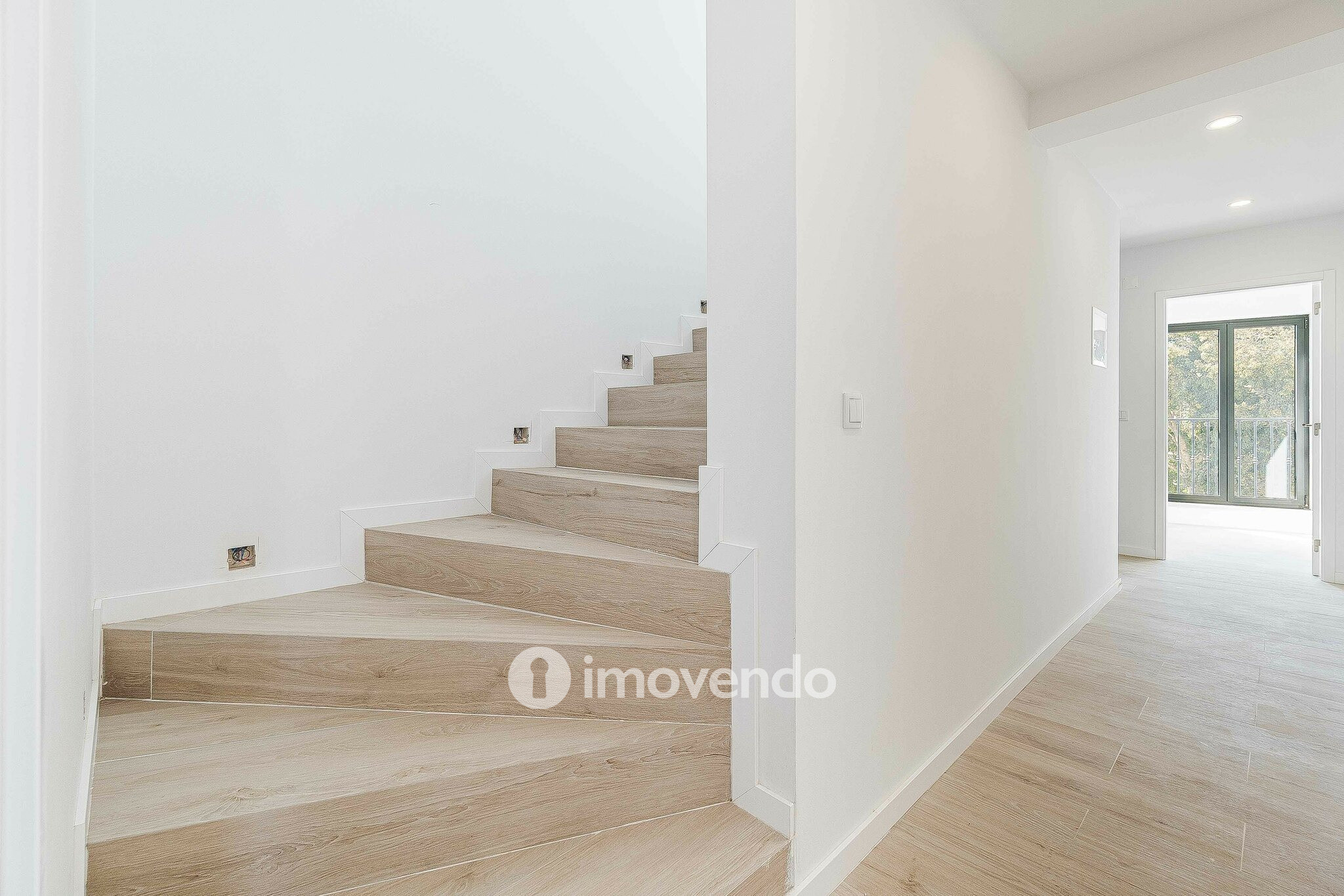 Moradia T2+2 moderna e premium, com garagem, em Alcochete