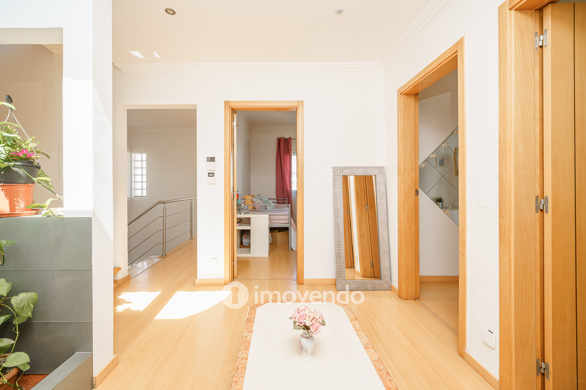 Moradia T6 exclusiva, com piscina e garagem, na Charneca da Caparica