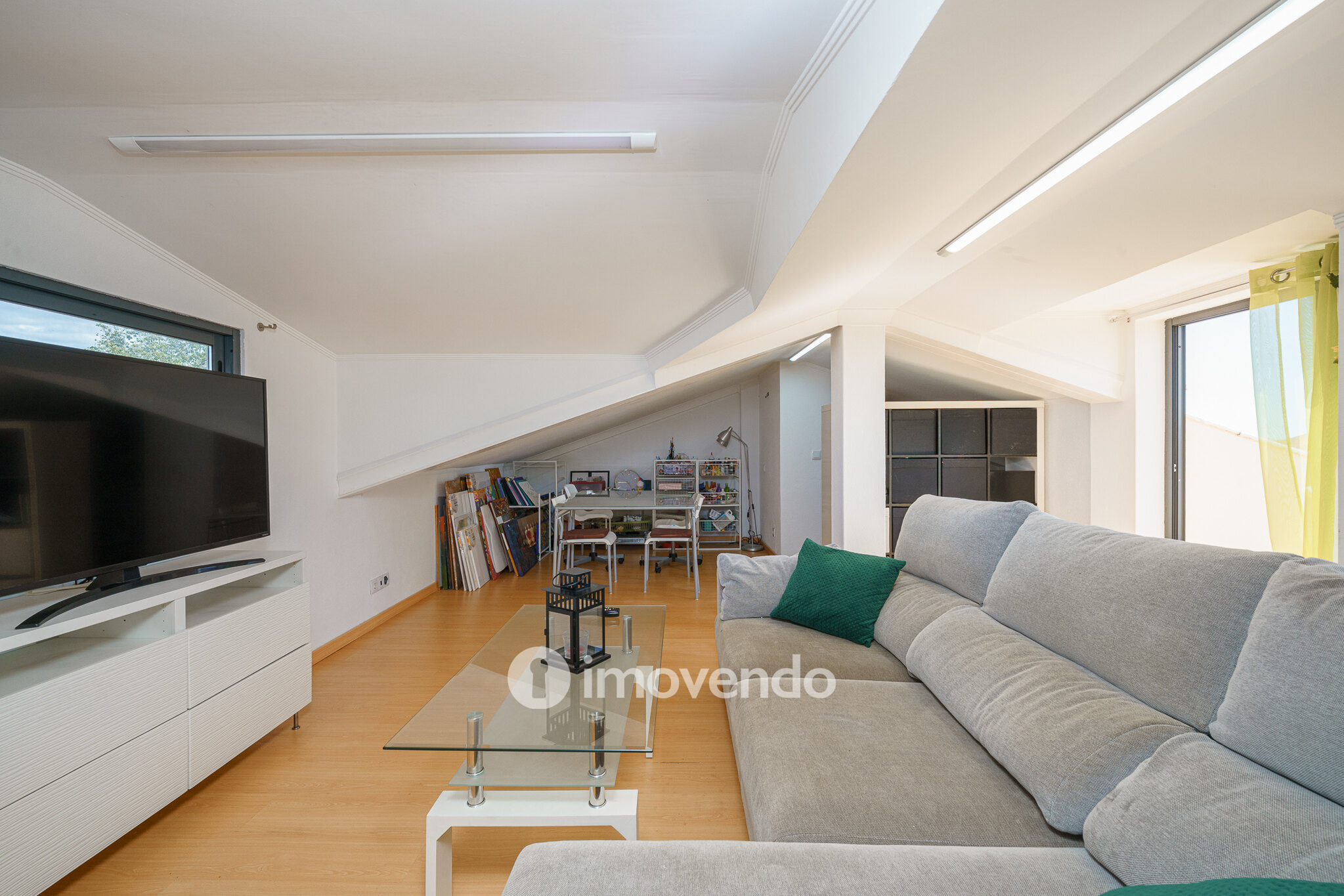 Moradia T6 exclusiva, com piscina e garagem, na Charneca da Caparica