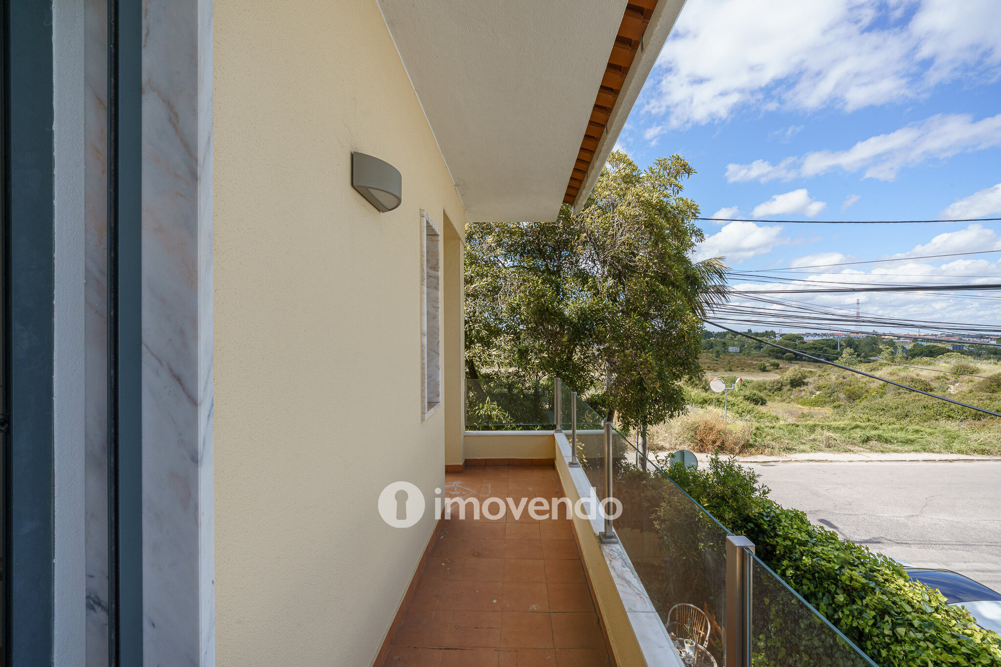 Moradia T6 exclusiva, com piscina e garagem, na Charneca da Caparica