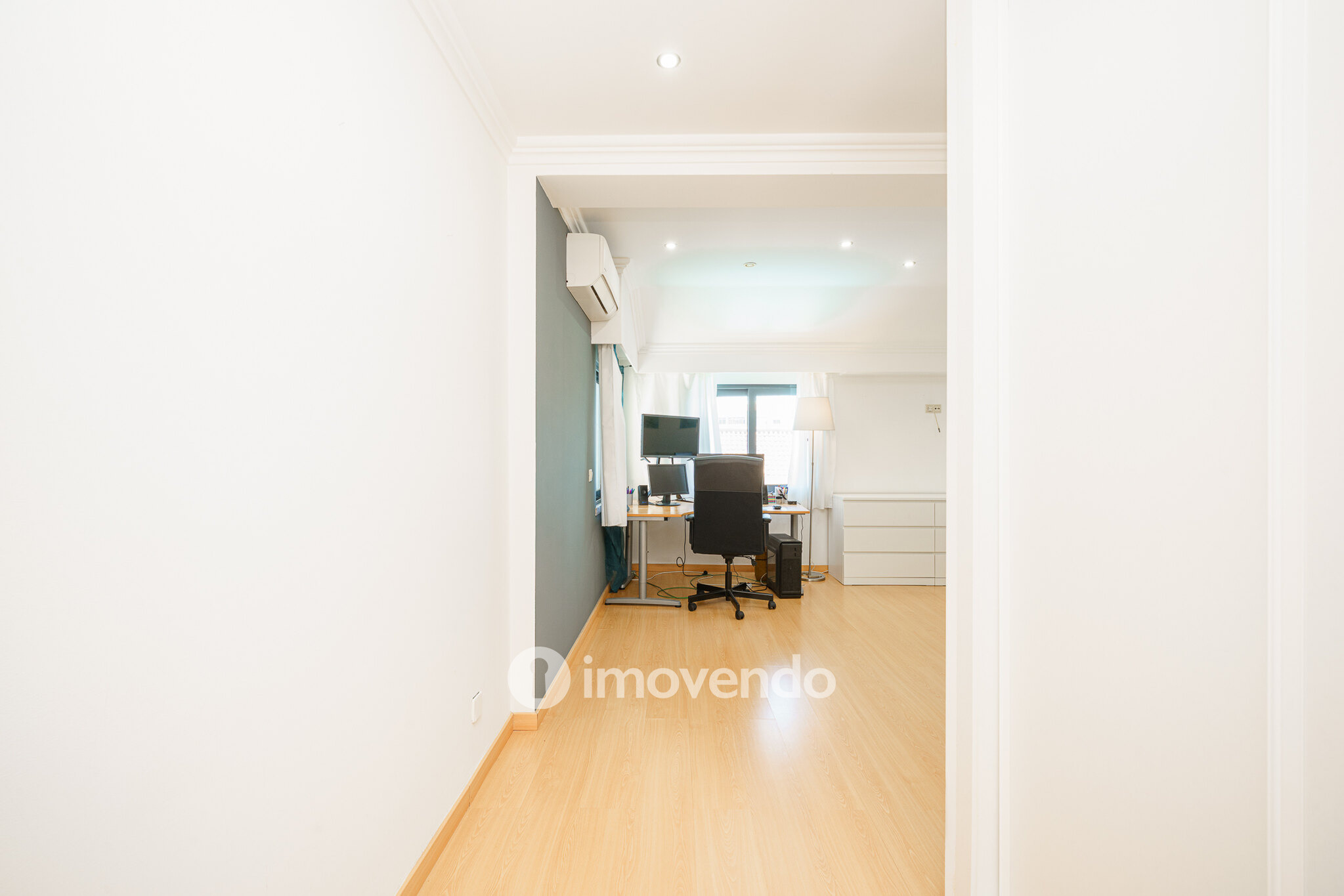 Moradia T6 exclusiva, com piscina e garagem, na Charneca da Caparica