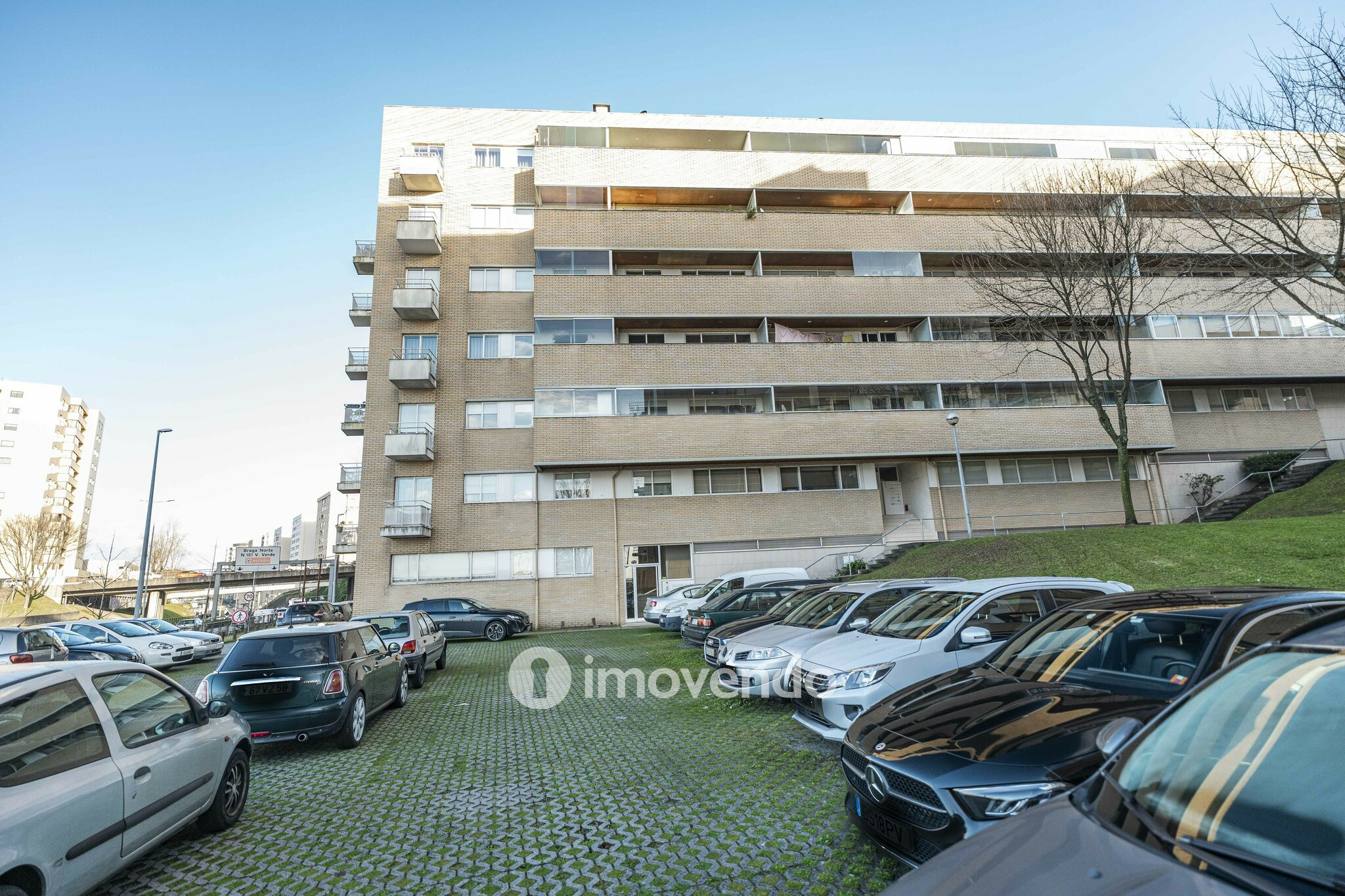 Apartamento T4 pronto a habitar, com garagem, em Braga