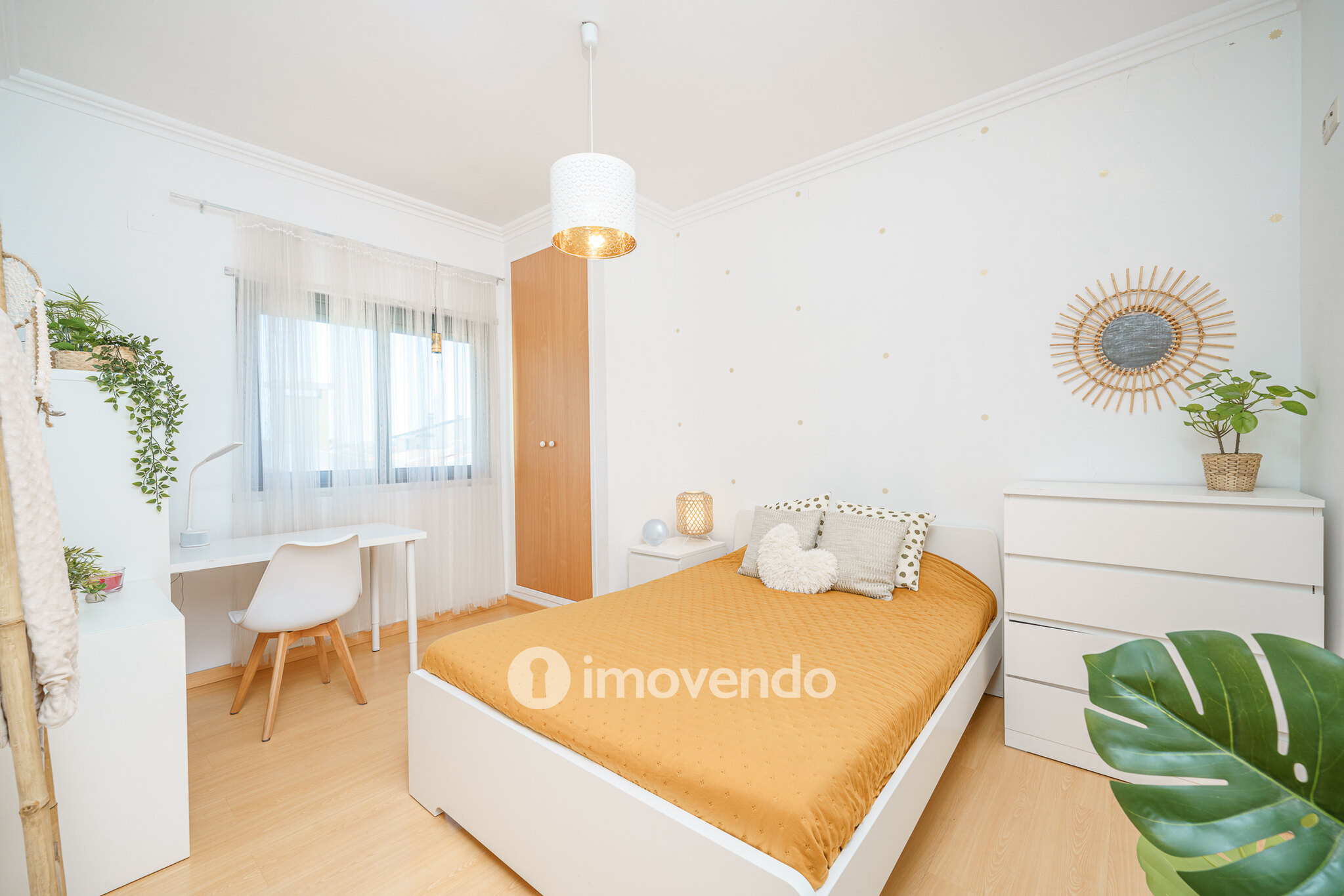 Moradia T6 exclusiva, com piscina e garagem, na Charneca da Caparica