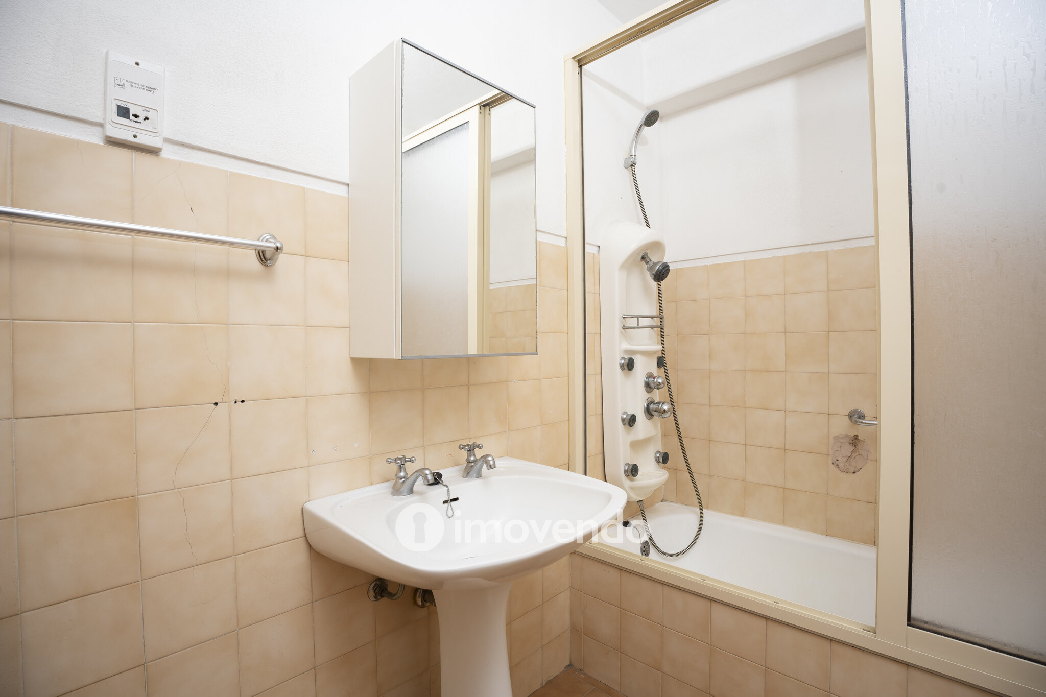Apartamento T3, com áreas amplas e pronto a habitar, em Gaia
