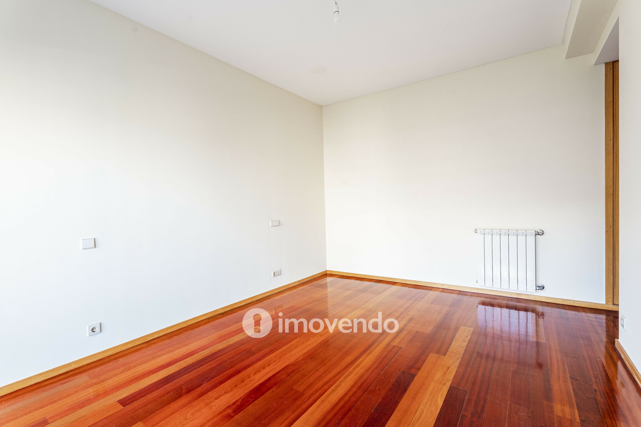 Apartamento T4 pronto a habitar, com garagem, em Braga