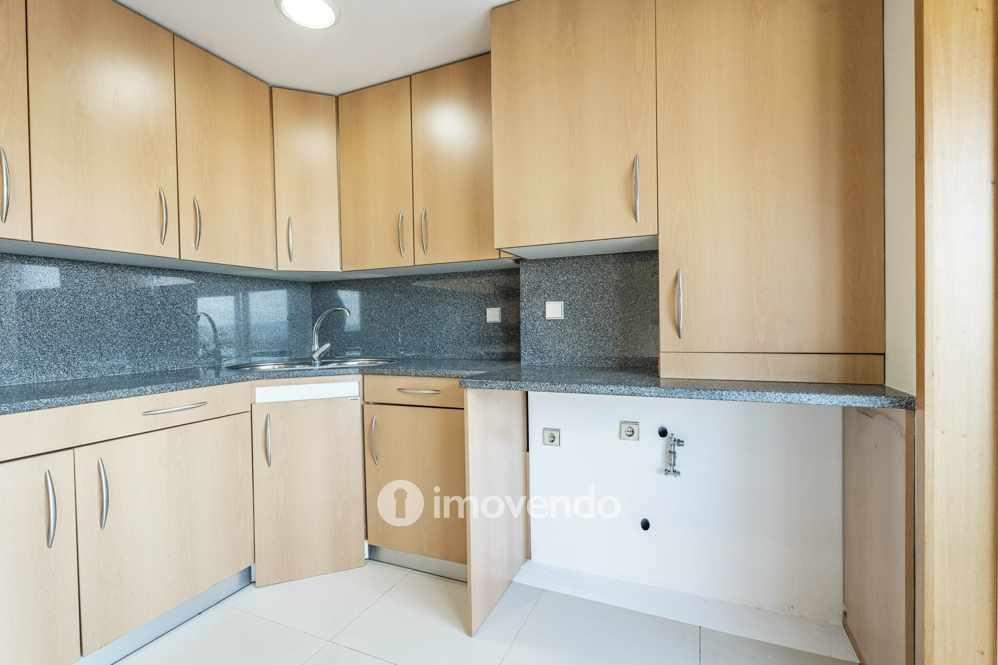 Apartamento T4 pronto a habitar, com garagem, em Braga