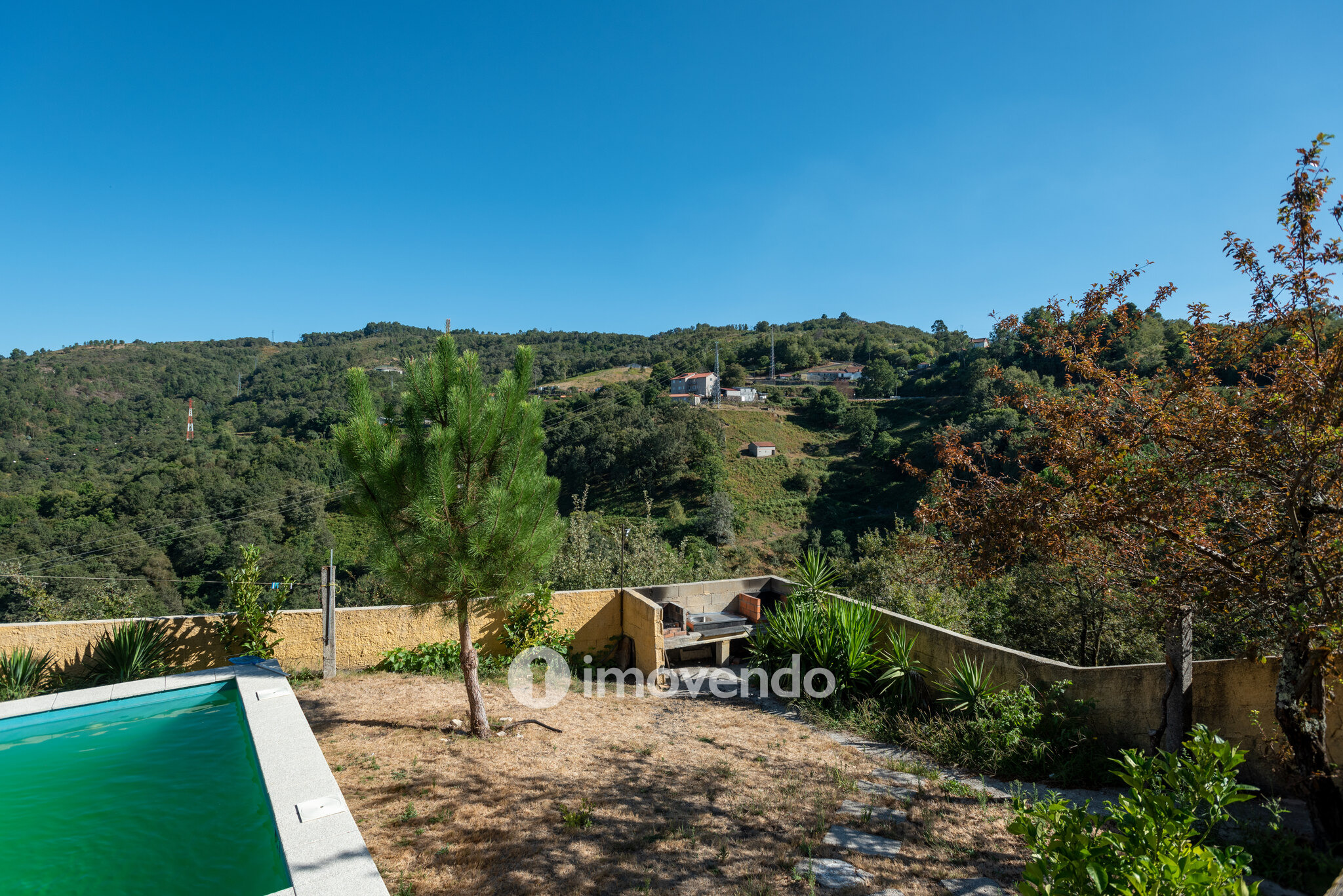 Moradia T6 com piscina, próxima do Gerês, em Ruivães