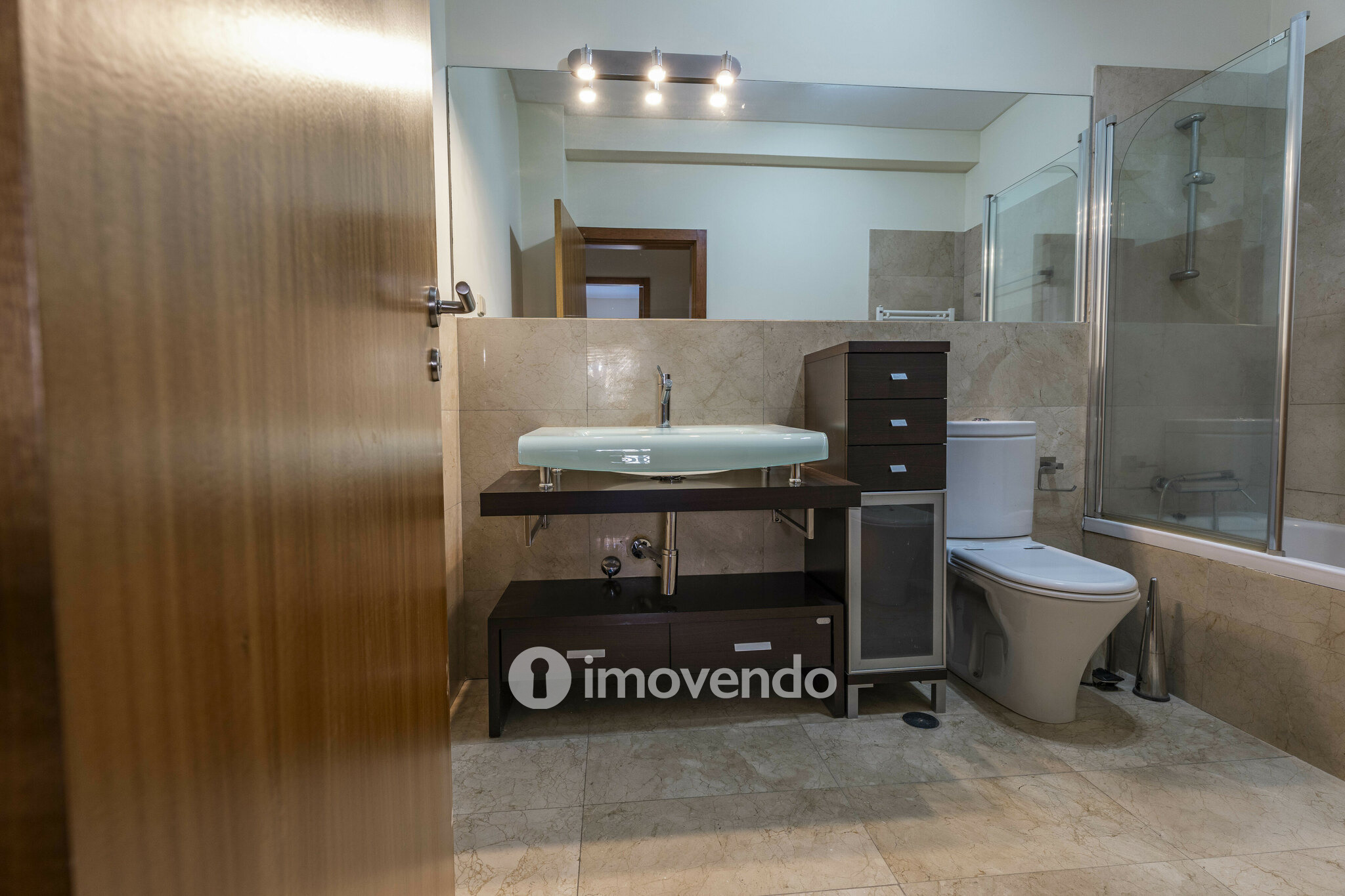 Apartamento T4 pronto a habitar, com garagem, em Braga