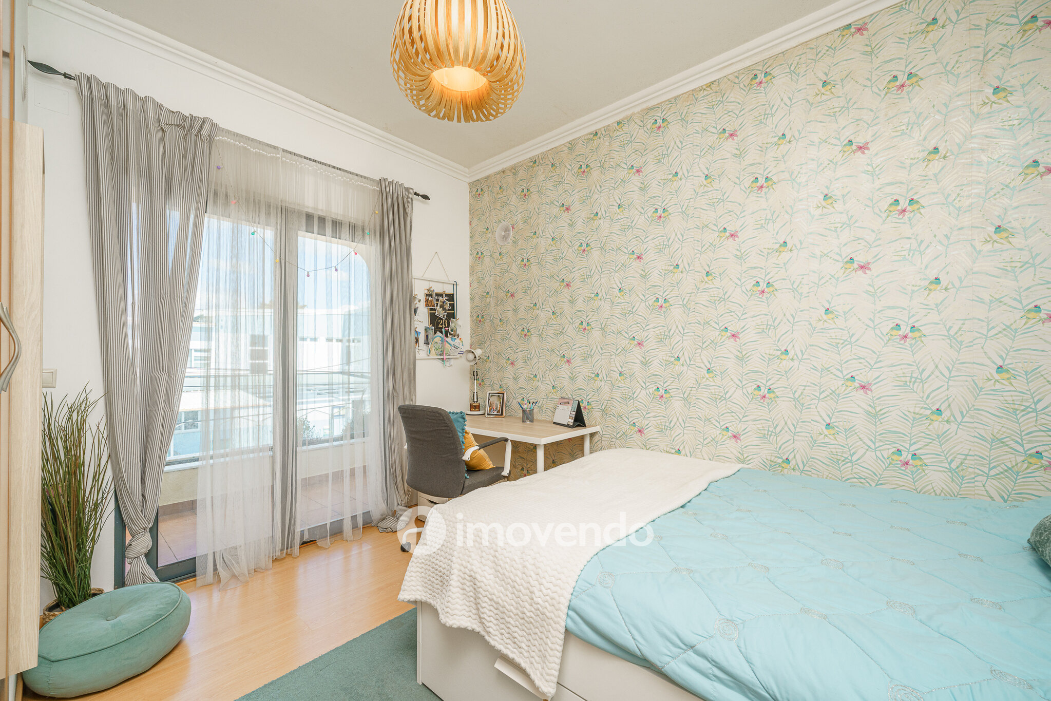 Moradia T6 exclusiva, com piscina e garagem, na Charneca da Caparica