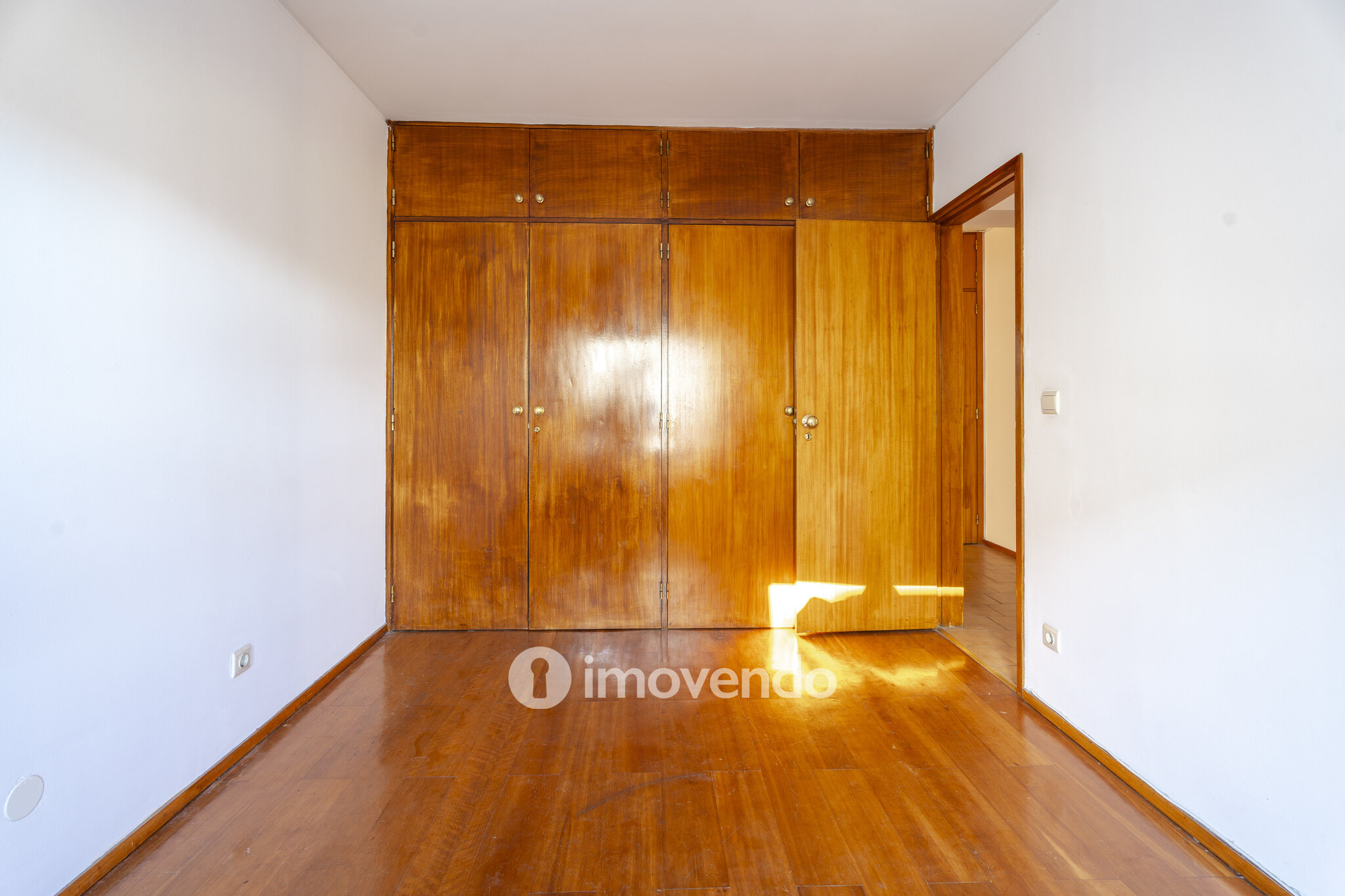 Apartamento T3, com áreas amplas e pronto a habitar, em Gaia
