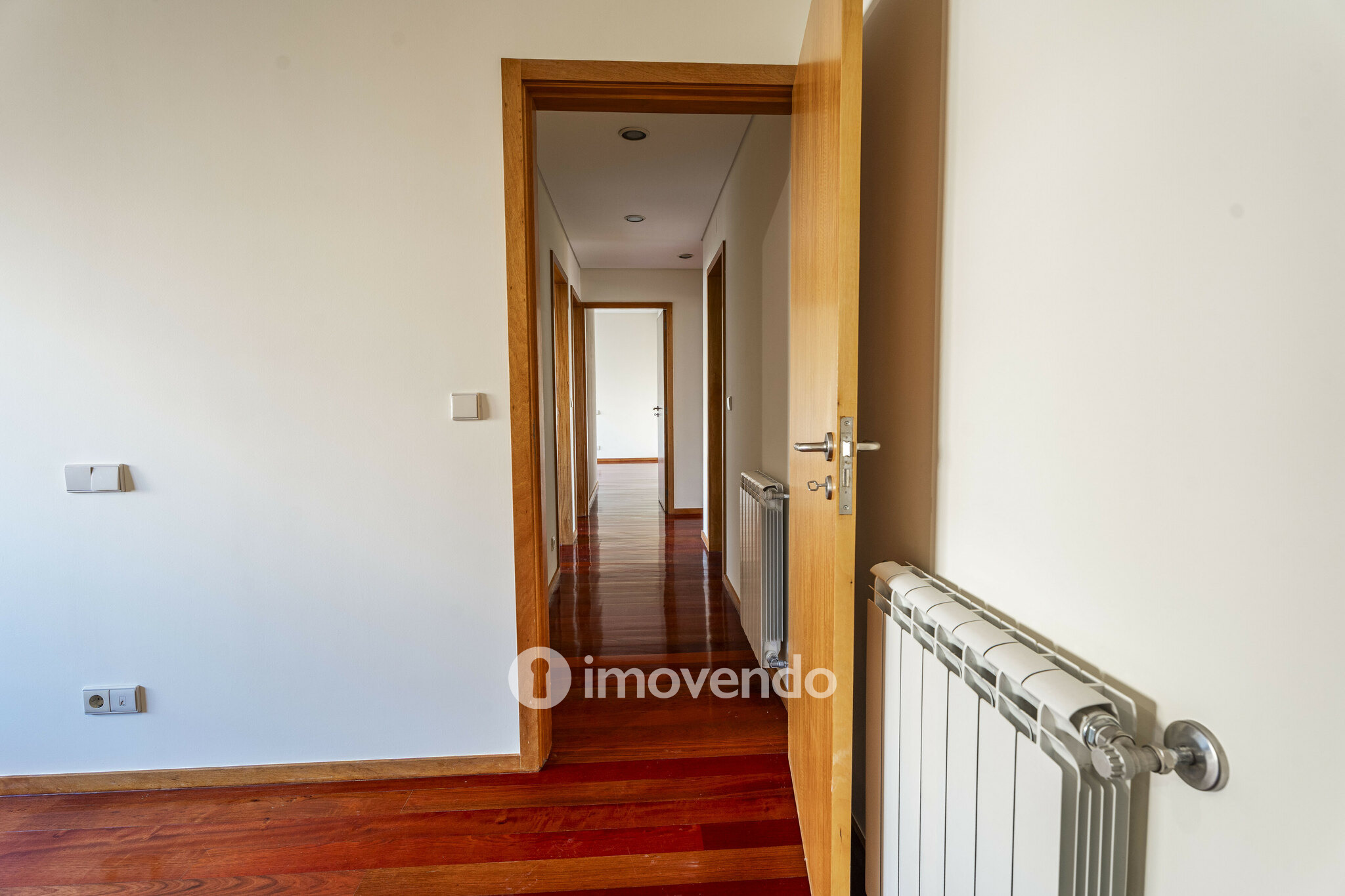 Apartamento T4 pronto a habitar, com garagem, em Braga