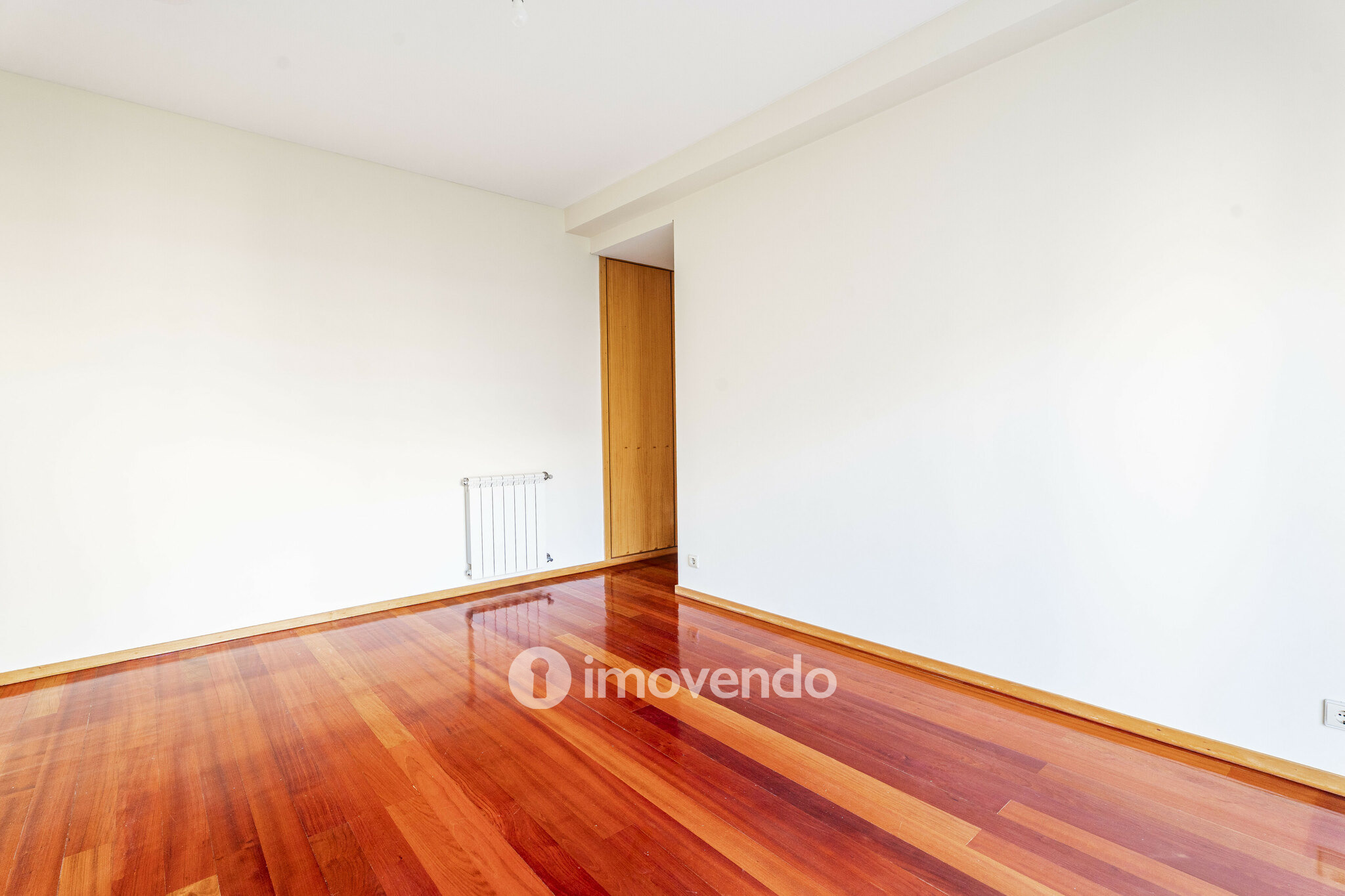 Apartamento T4 pronto a habitar, com garagem, em Braga