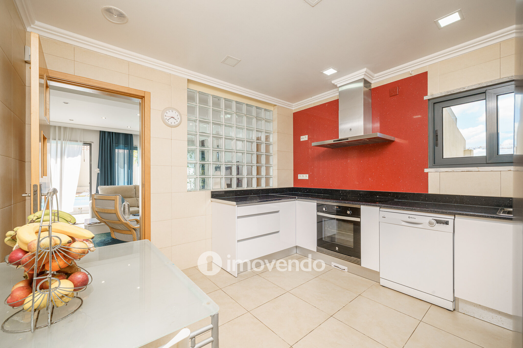 Moradia T6 exclusiva, com piscina e garagem, na Charneca da Caparica